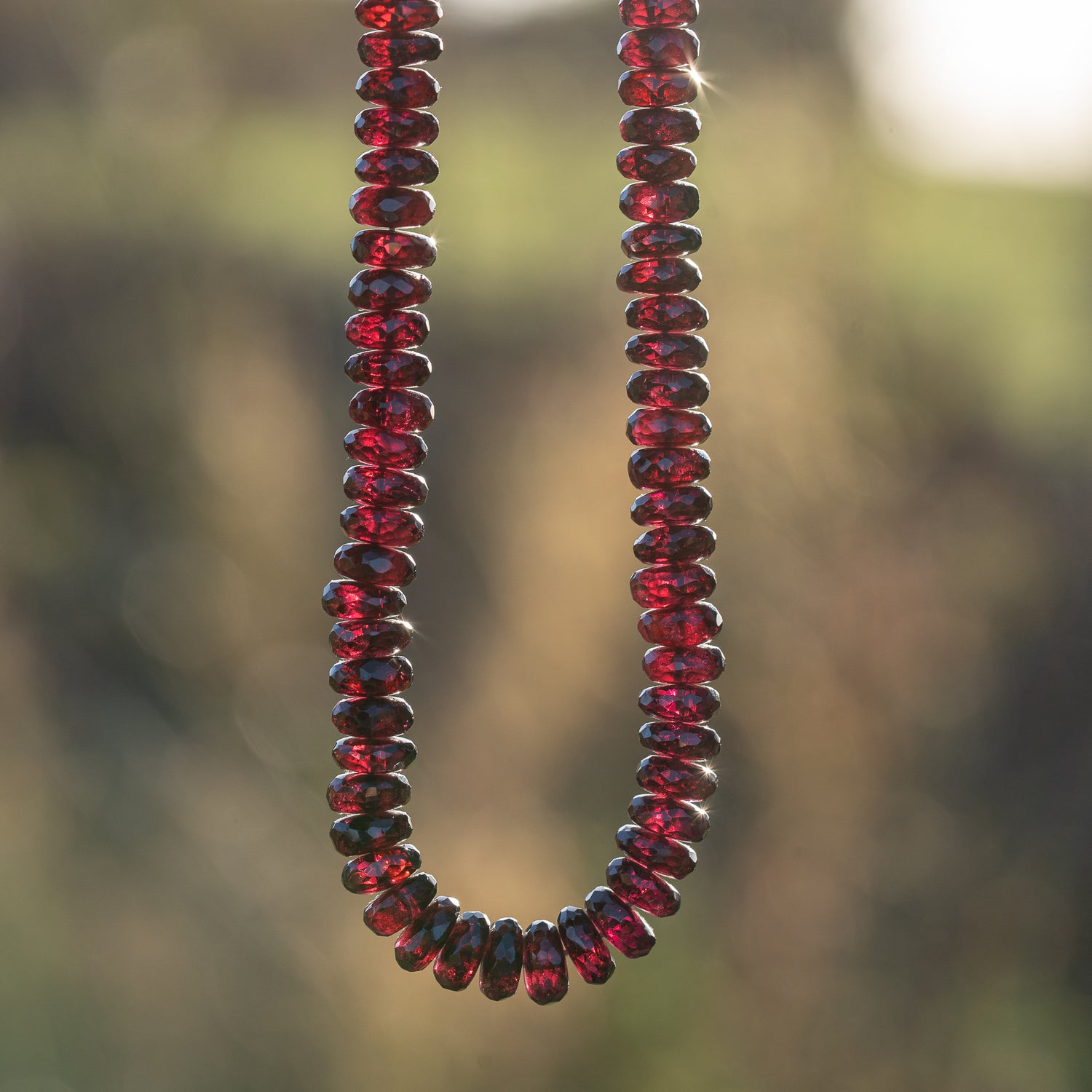 Fil de env 25 cm de perles rondelles facettes de Grenat almandin de 7 x 3,5 mm