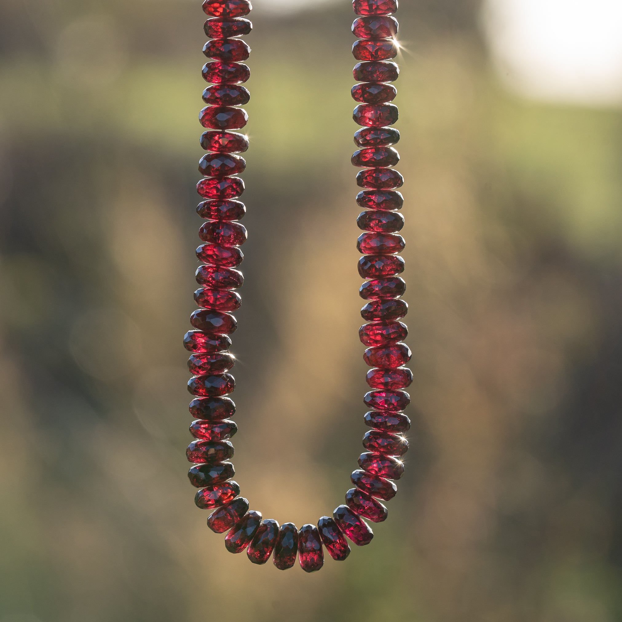 Fil de env 25 cm de perles rondelles facettes de Grenat almandin de 7 x 3,5 mm