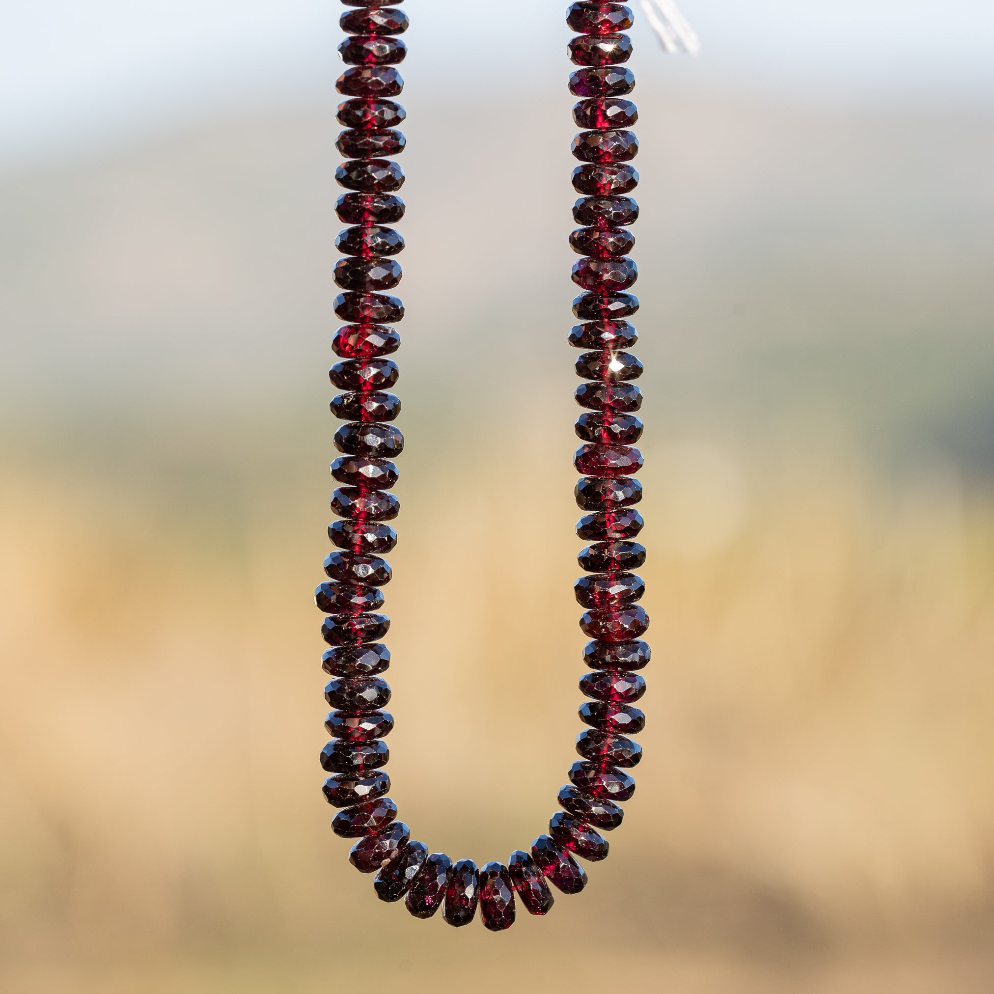 Fil de env 25 cm de perles rondelles facettes de Grenat almandin de 7 x 3,5 mm