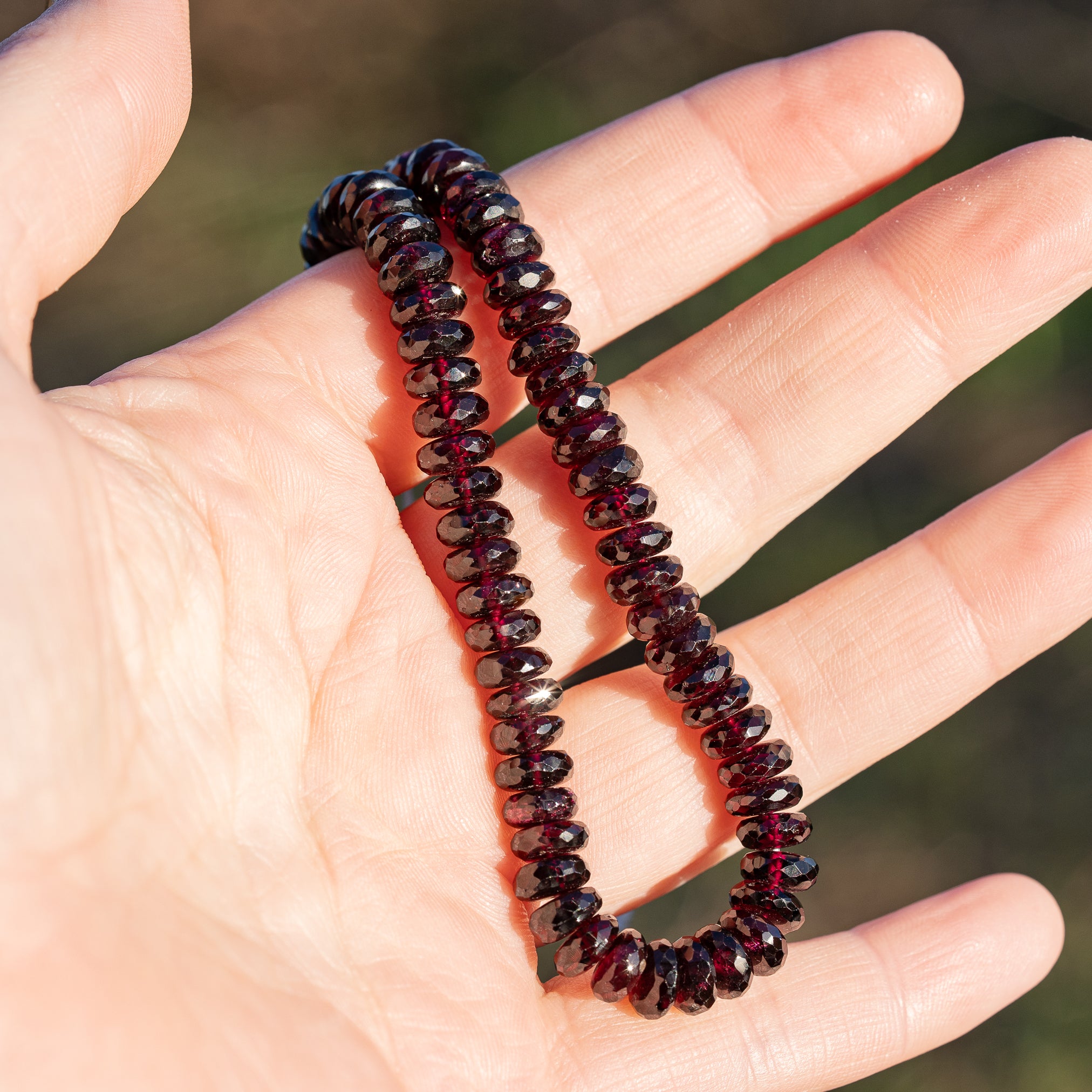 Fil de env 25 cm de perles rondelles facettes de Grenat almandin de 7 x 3,5 mm