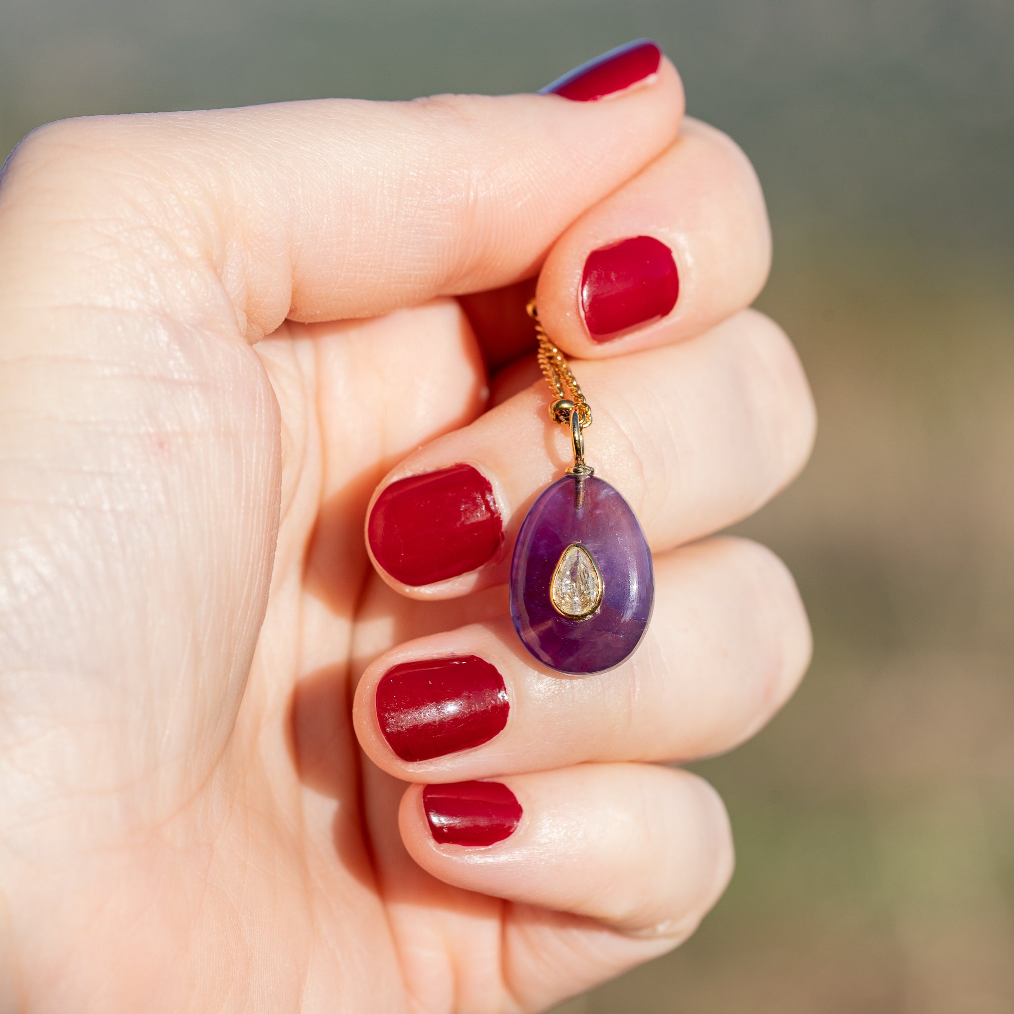 Les charms gouttes &quot; Nidhih &quot; en Améthyste, zirconium et argent 925 plaqué or de 24 mm ( à l&