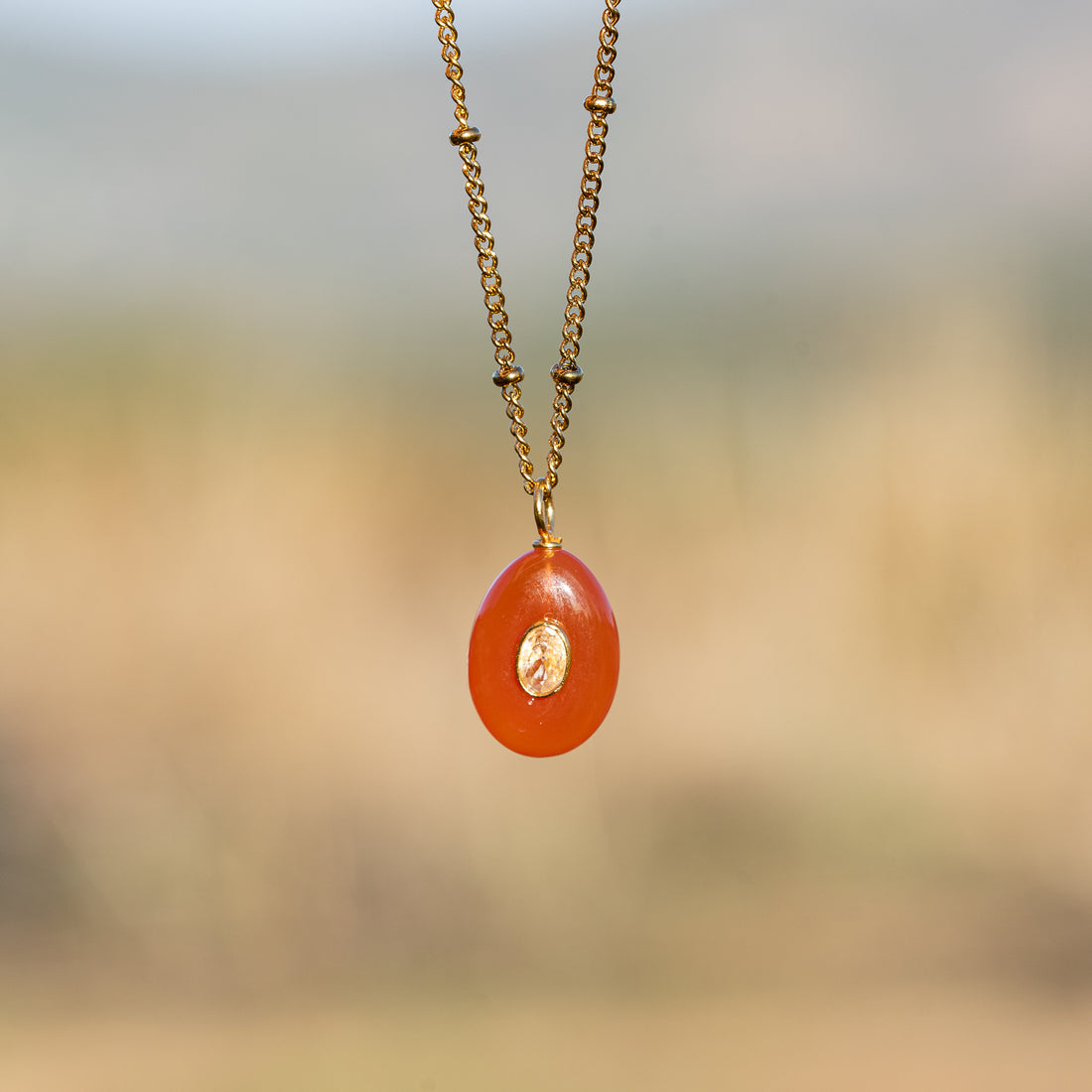 Les charms gouttes &quot; Nidhih &quot; en Cornaline, zirconium et argent 925 plaqué or de 24 mm ( à l&