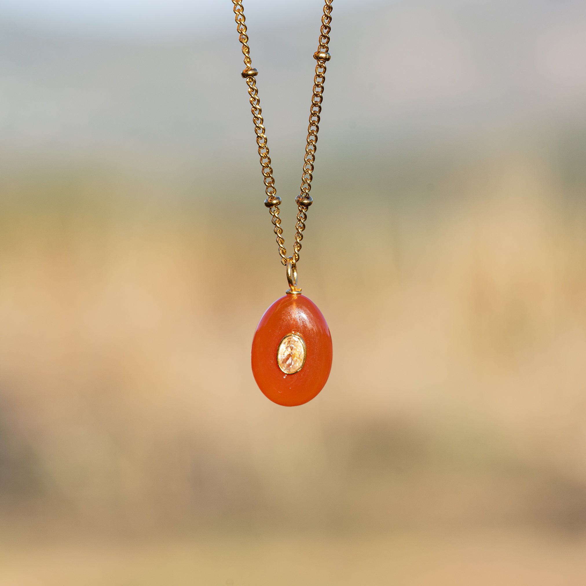 Les charms gouttes &quot; Nidhih &quot; en Cornaline, zirconium et argent 925 plaqué or de 24 mm ( à l&