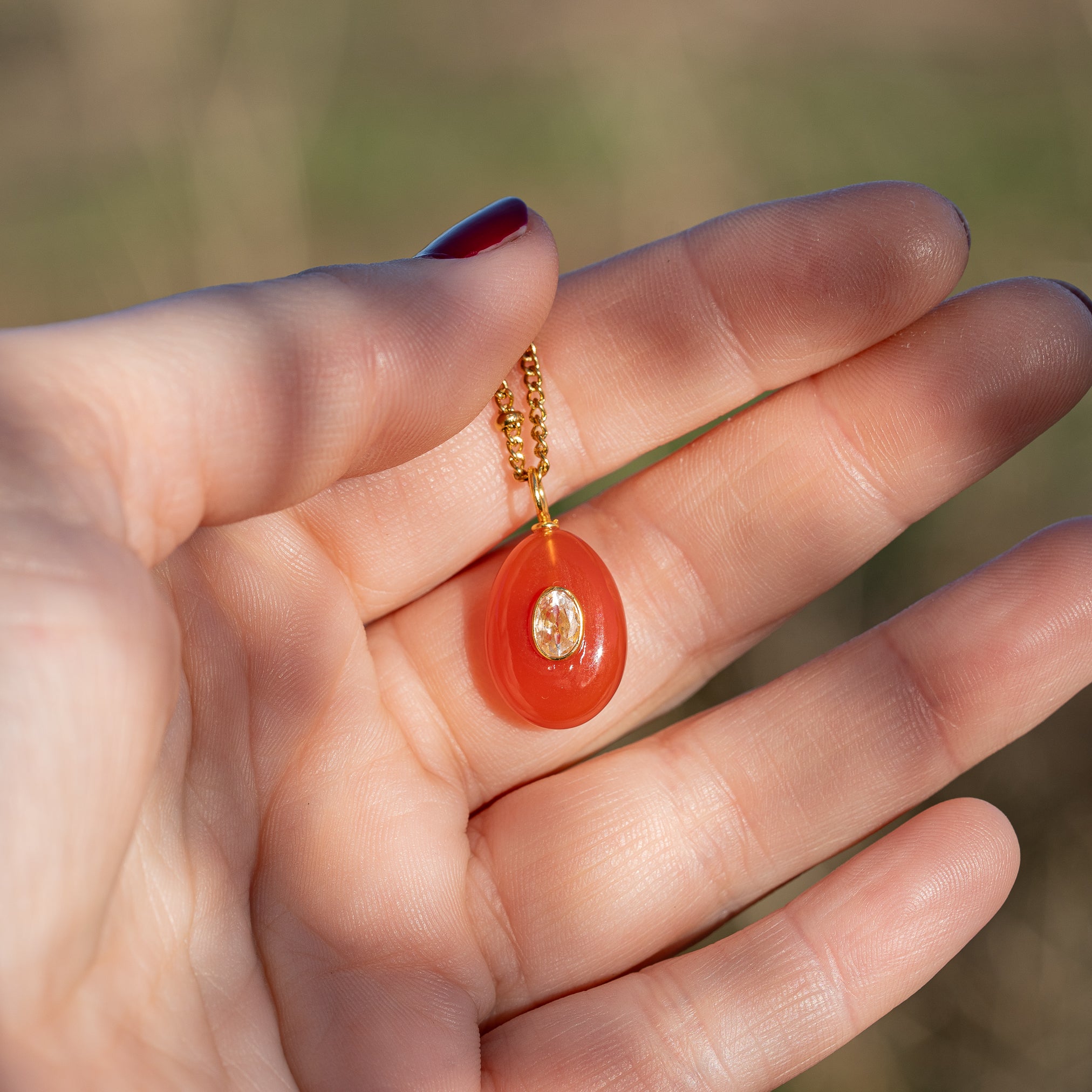 Les charms gouttes &quot; Nidhih &quot; en Cornaline, zirconium et argent 925 plaqué or de 24 mm ( à l&