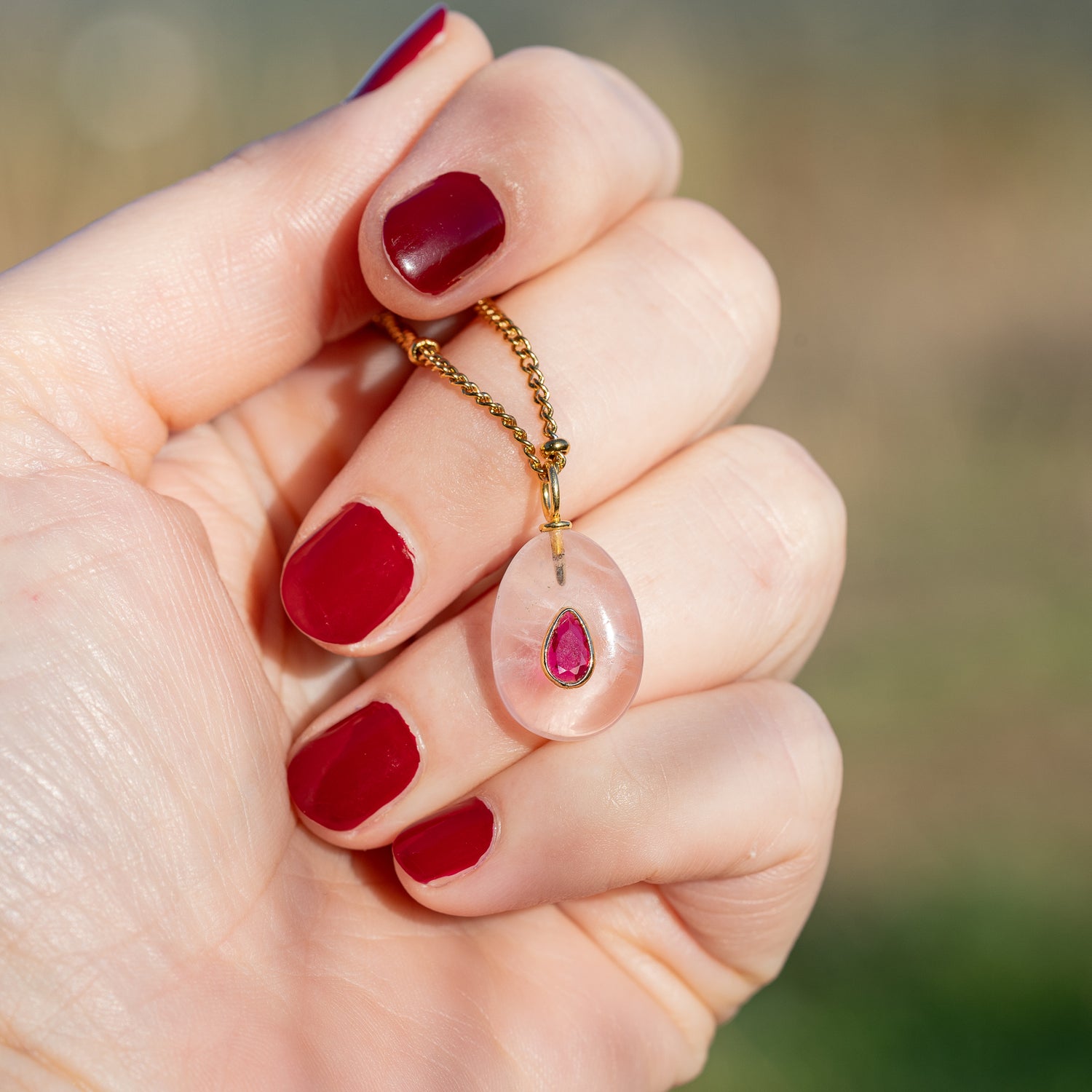 Les charms gouttes &quot; Nidhih &quot; en Quartz rose, zirconium et argent 925 plaqué or de 24 mm ( à l&