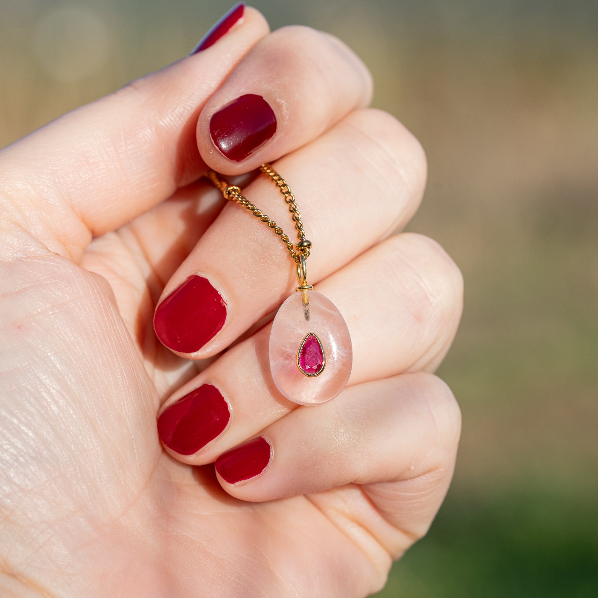 Les charms gouttes &quot; Nidhih &quot; en Quartz rose, zirconium et argent 925 plaqué or de 24 mm ( à l&