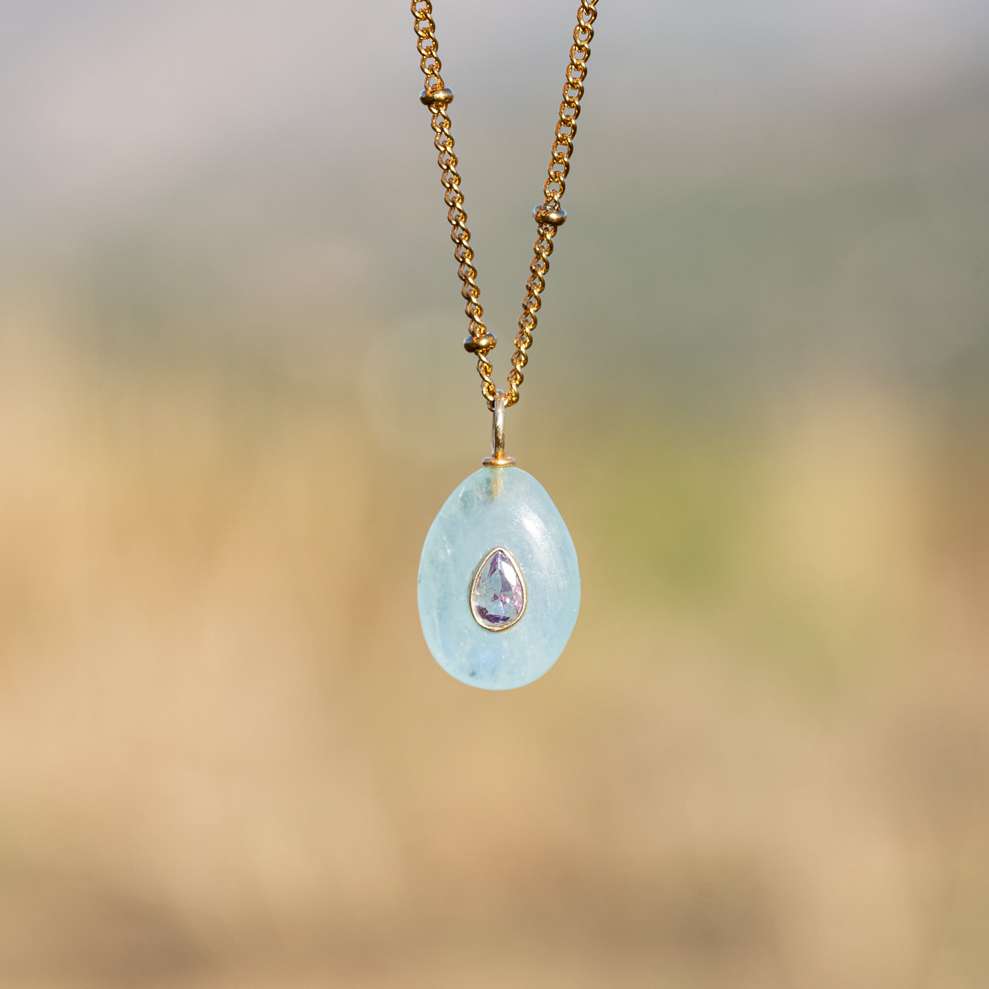 Les charms gouttes &quot; Nidhih &quot; en Aigue-marine, zirconium et argent 925 plaqué or de 24 mm ( à l&