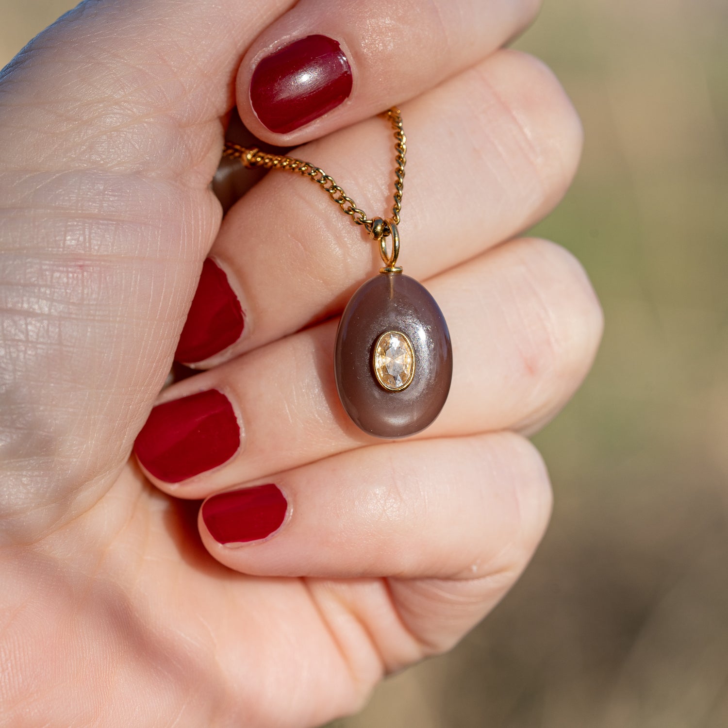 Les charms gouttes &quot; Nidhih &quot; en Pierre de lune chocolat, zirconium et argent 925 plaqué or de 24 mm ( à l&