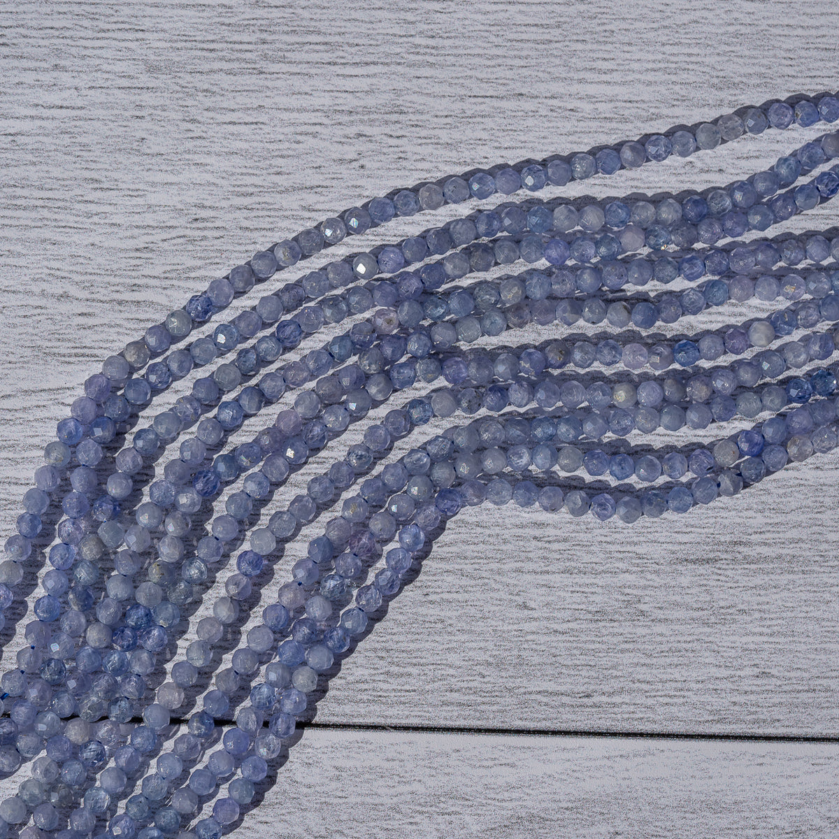 Perles rondes facettes de Tanzanite de 3 mm ( Rang ou 1/2 rang )