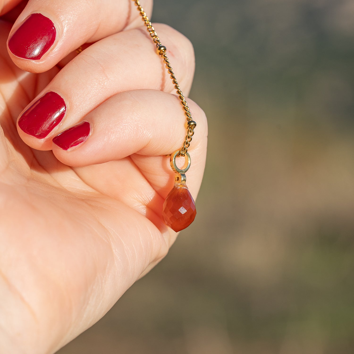 Les petits charms gouttes facettes &quot; Nidhih &quot; en Cornaline et argent 925 plaqué or de 18 mm ( à l&