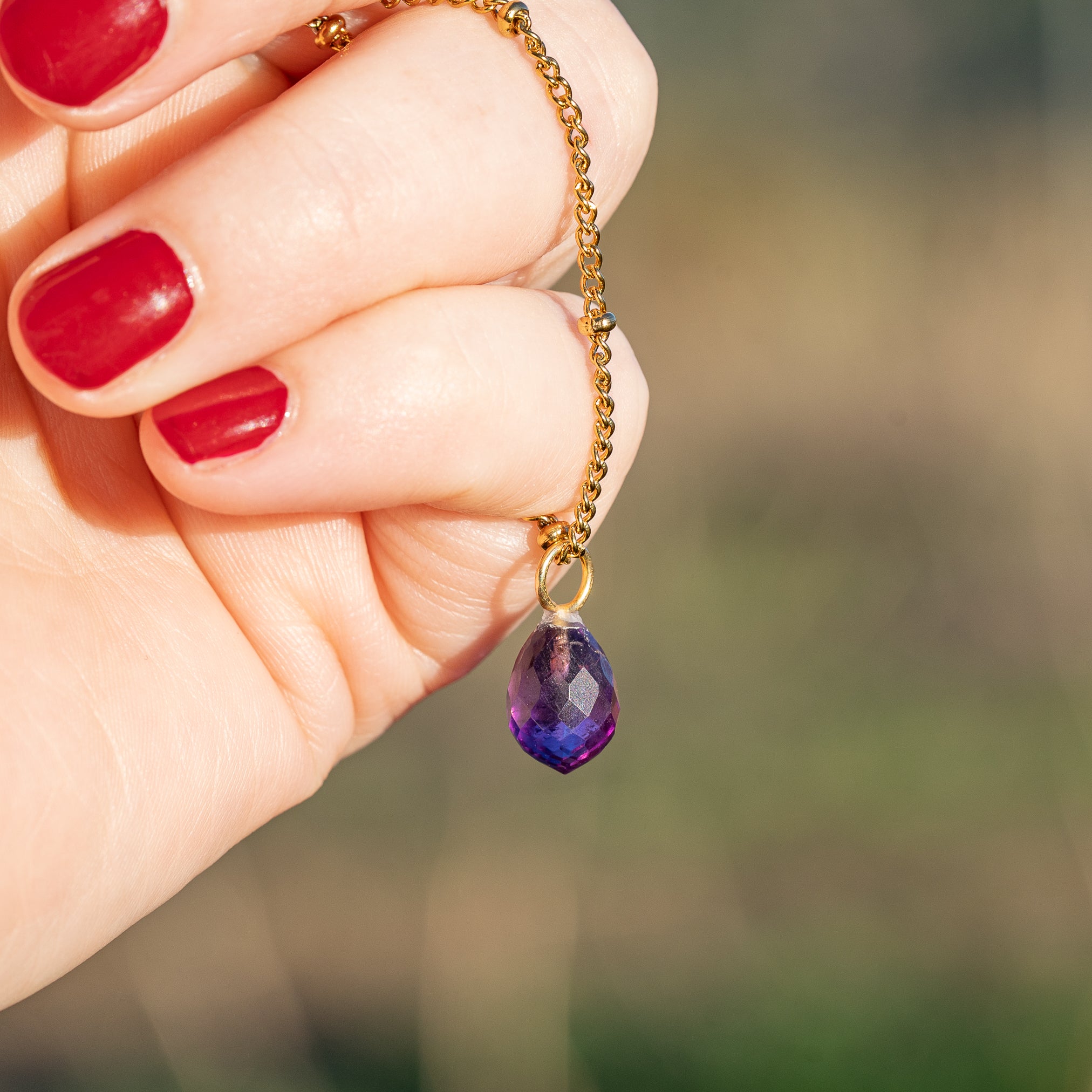 Les petits charms gouttes facettes &quot; Nidhih &quot; en Améthyste et argent 925 plaqué or de 16 mm ( à l&