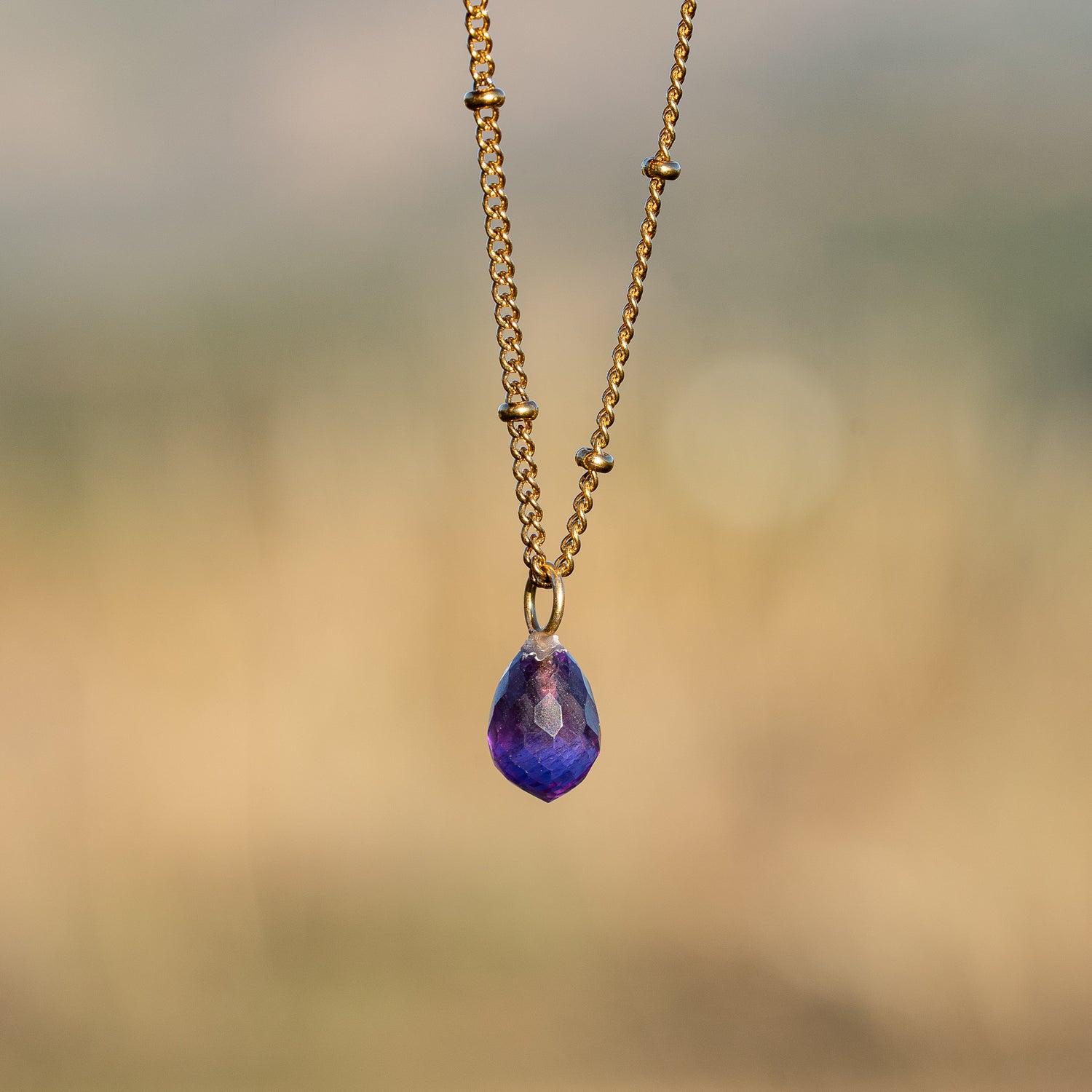 Les petits charms gouttes facettes &quot; Nidhih &quot; en Améthyste et argent 925 plaqué or de 16 mm ( à l&