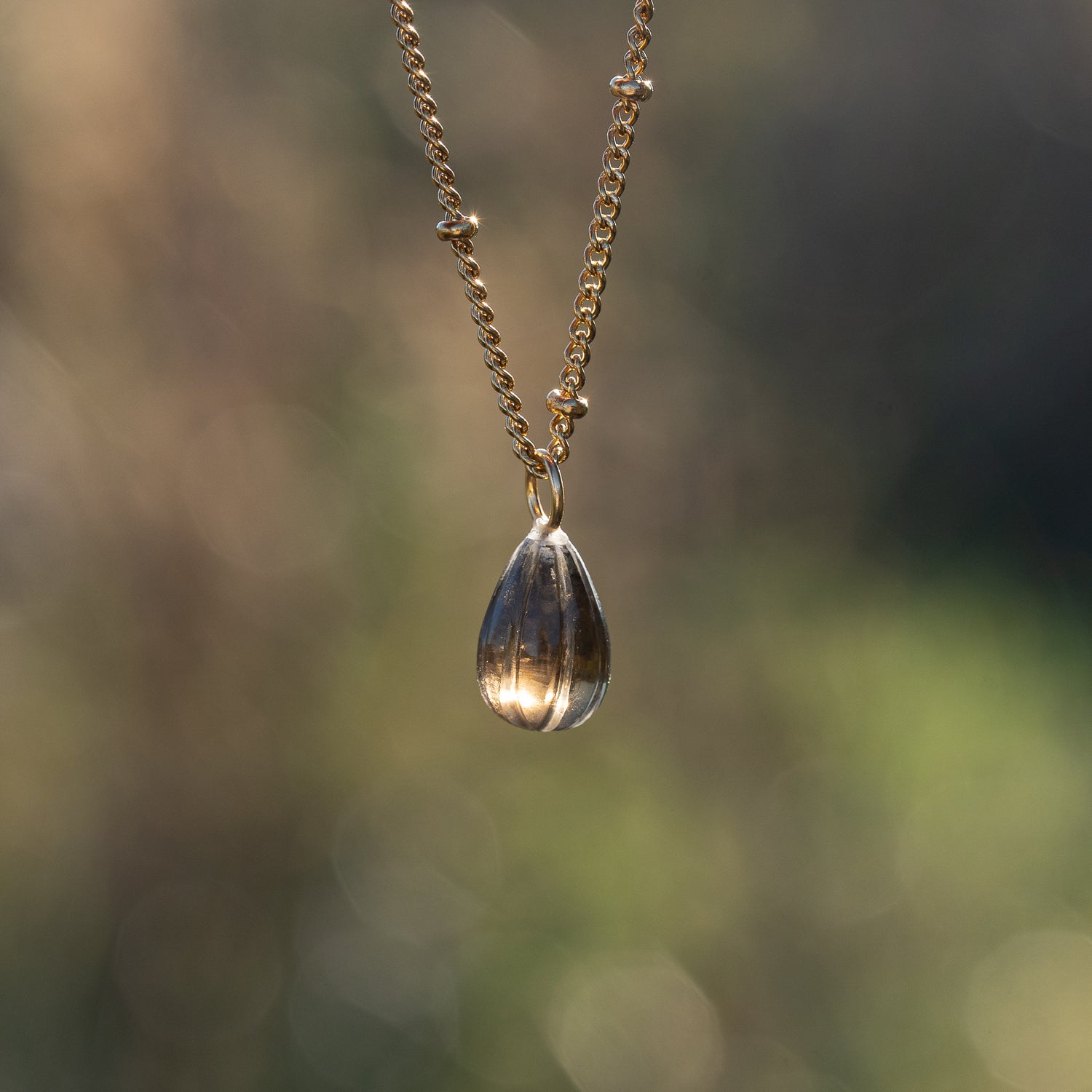 Les petits charms gouttes melon &quot; Nidhih &quot; en Quartz fumé et argent 925 plaqué or de 18 mm ( à l&