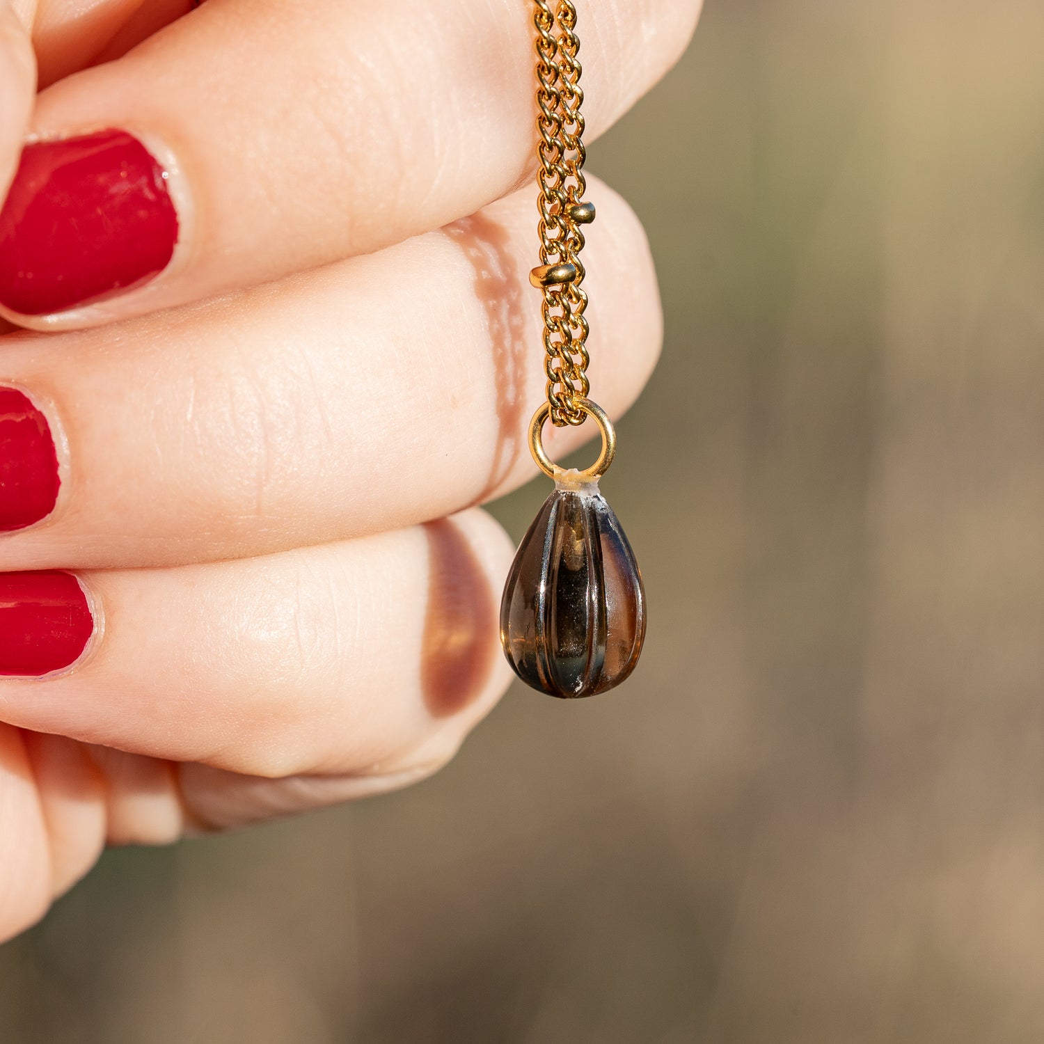 Les petits charms gouttes melon &quot; Nidhih &quot; en Quartz fumé et argent 925 plaqué or de 18 mm ( à l&