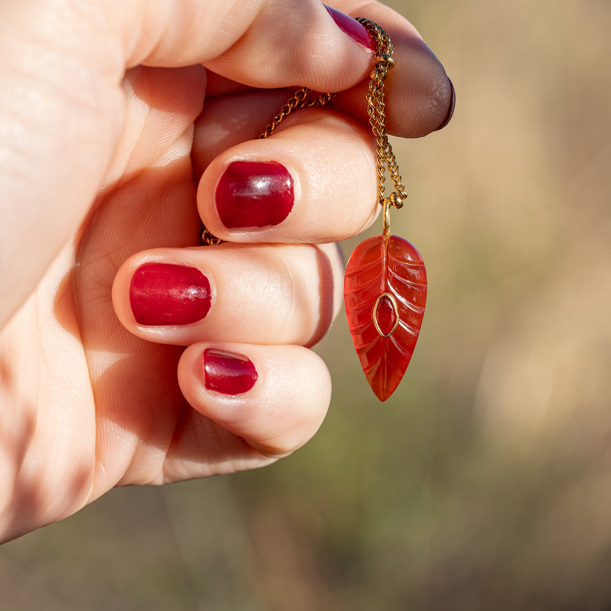 Les feuilles &quot; Nidhih &quot; en Cornaline, zirconium et argent 925 plaqué or de env 29 mm ( à l&