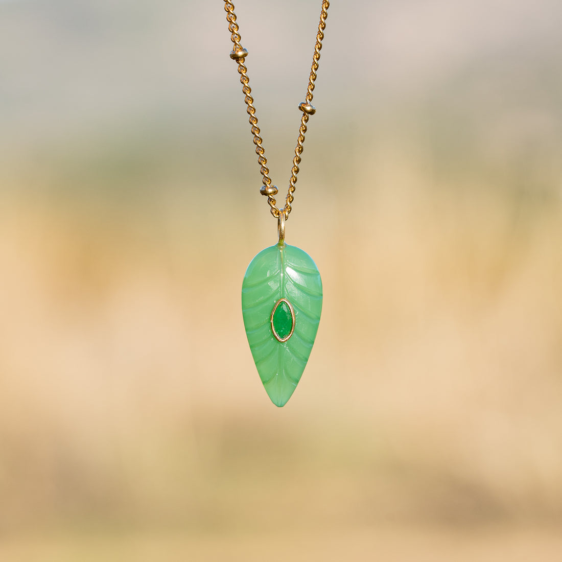 Les feuilles &quot; Nidhih &quot; en Chrysoprase, zirconium et argent 925 plaqué or de 29 mm ( à l&