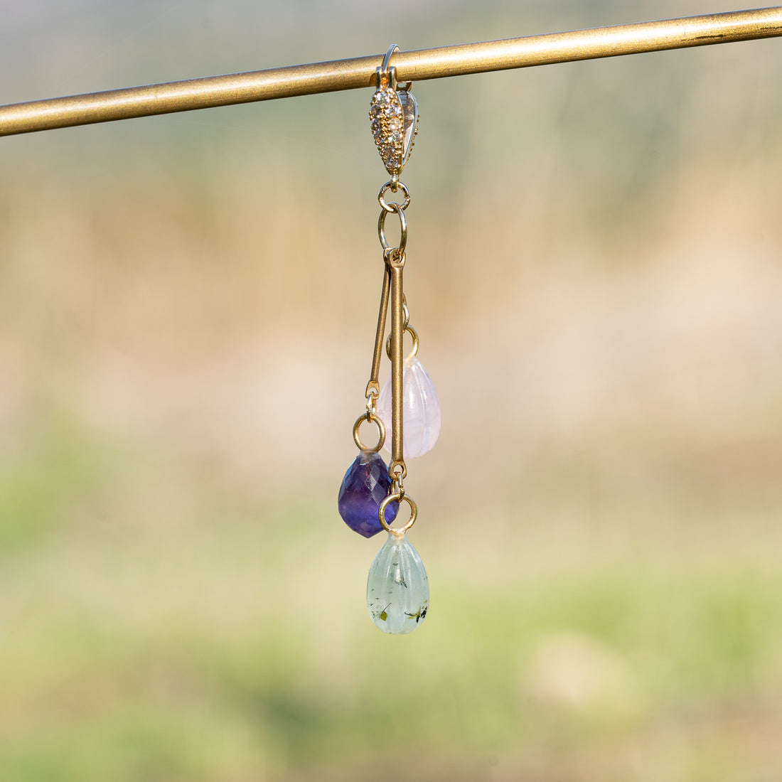 Les petits charms gouttes melon &quot; Nidhih &quot; en Préhnite et argent 925 plaqué or de 17 mm ( à l&