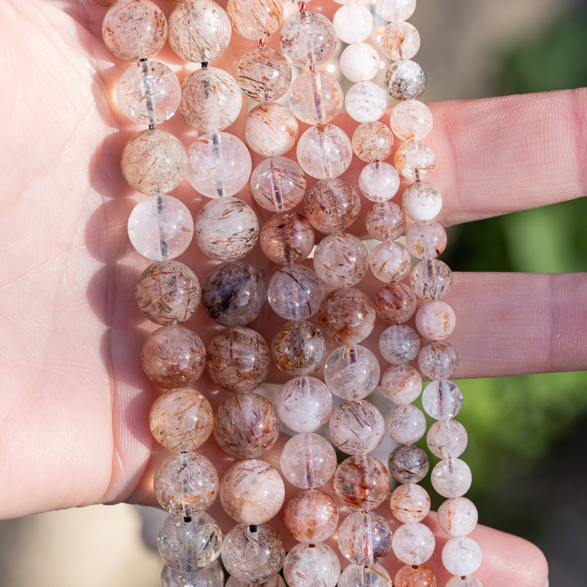 Perles rondes lisses de Quartz à inclusions de Rutile rouge de 10 mm ( 1/2 rang )