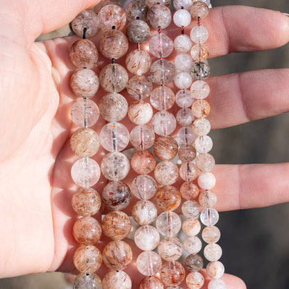 Perles rondes lisses de Quartz à inclusions de Rutile rouge de 10 mm ( 1/2 rang )
