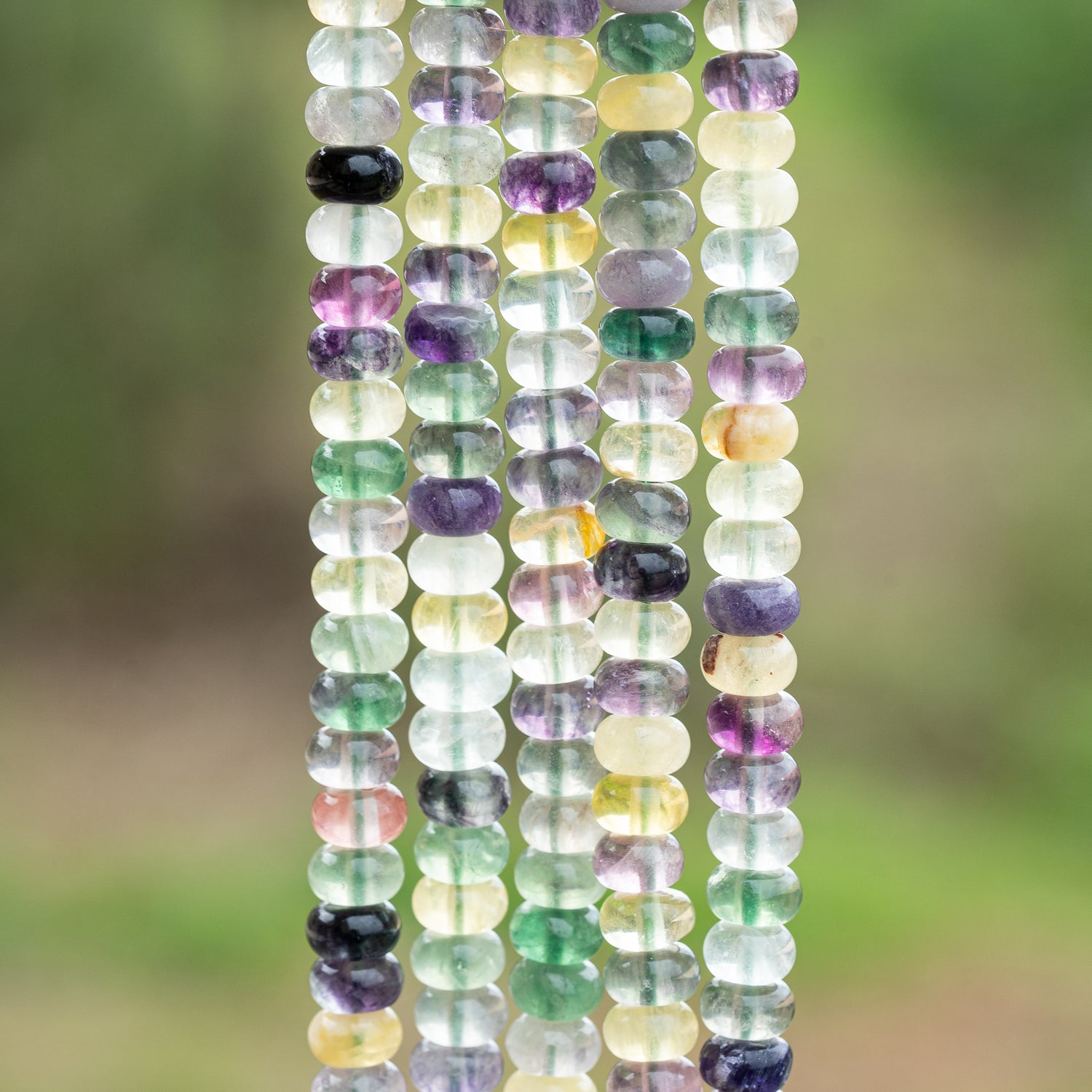 Perles rondelles lisses de Fluorite multicolore de 7,5 x 5 mm ( 1/2 rang de env 42 perles )
