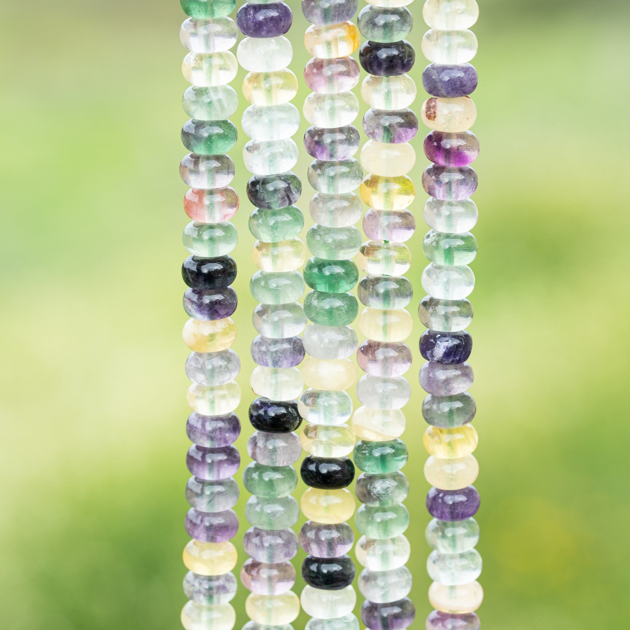 Perles rondelles lisses de Fluorite multicolore de 7,5 x 5 mm ( 1/2 rang de env 42 perles )