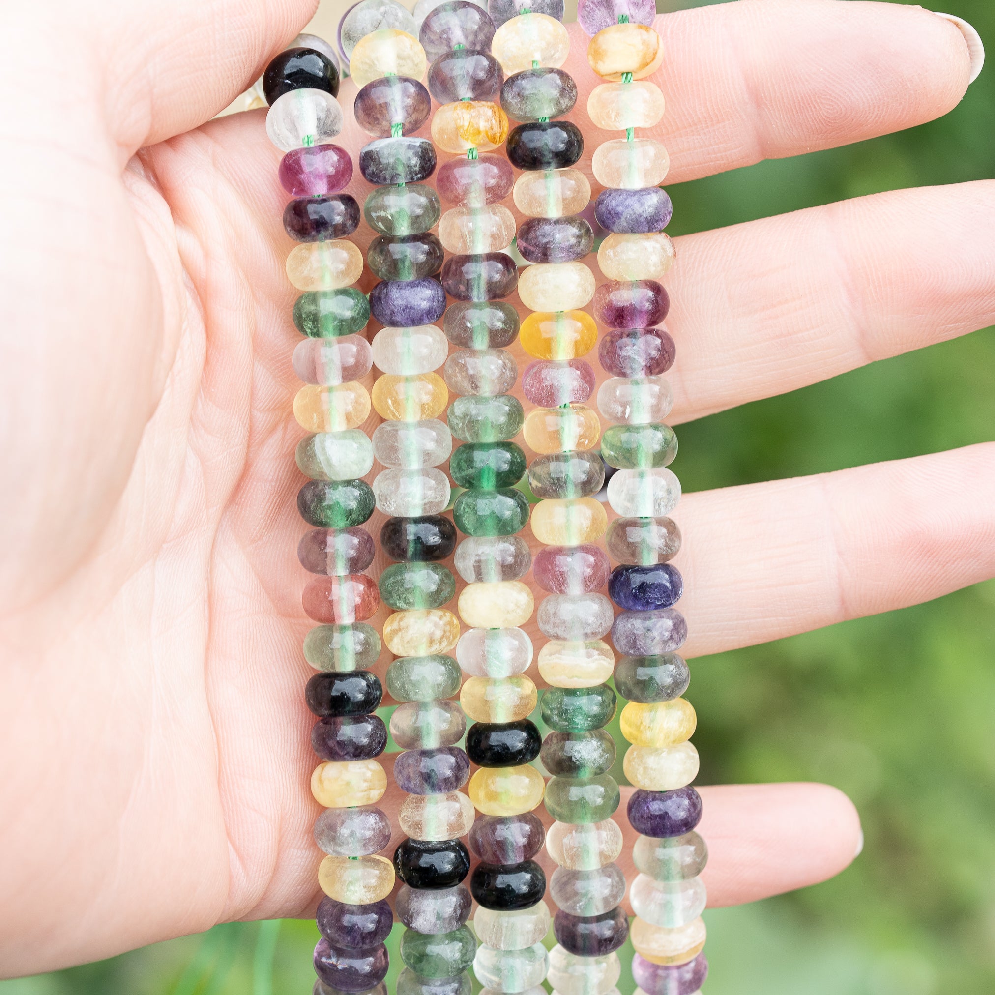 Perles rondelles lisses de Fluorite multicolore de 7,5 x 5 mm ( 1/2 rang de env 42 perles )