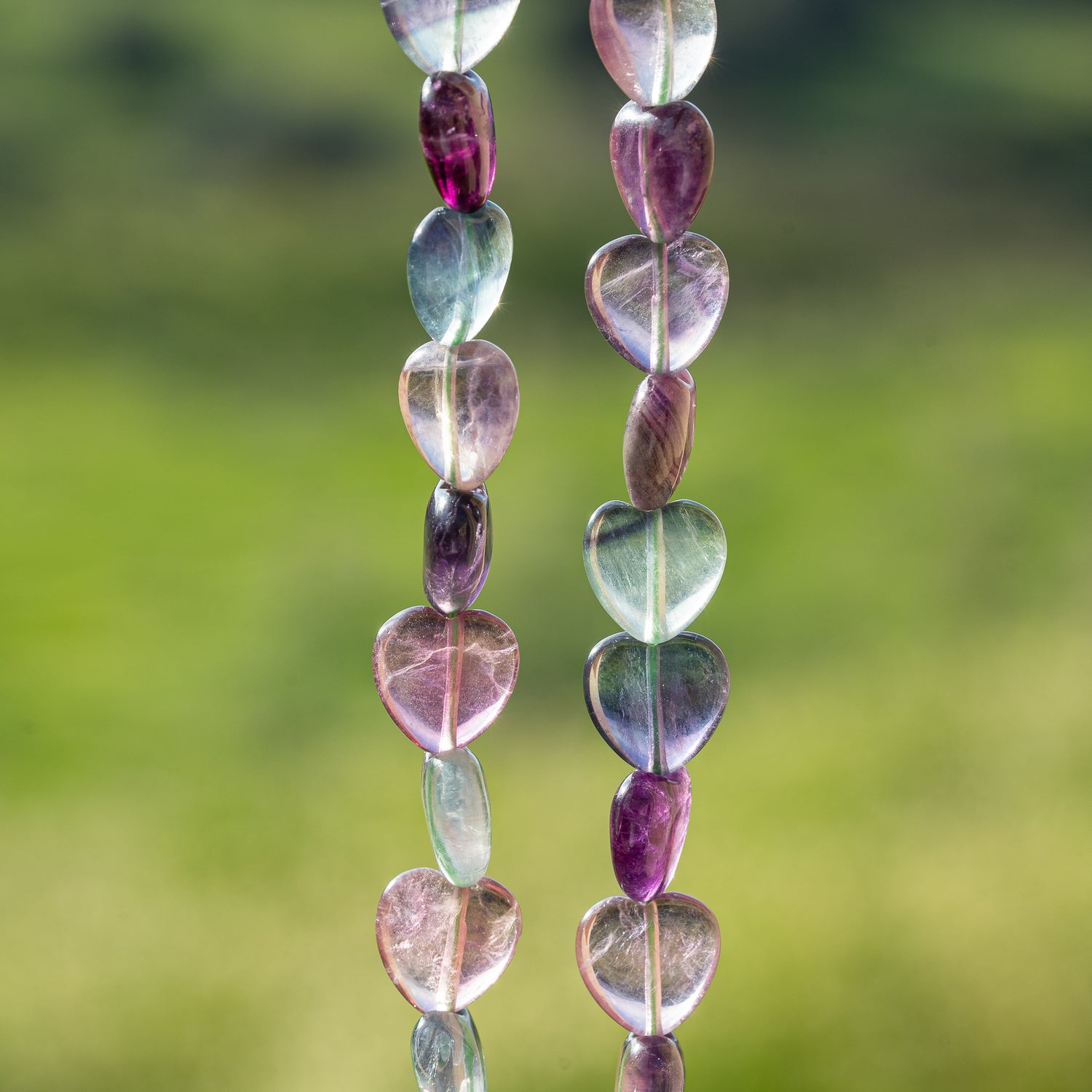 Perles coeur lisses de Fluorite multicolore de env 12,5 mm ( lot de 4 )
