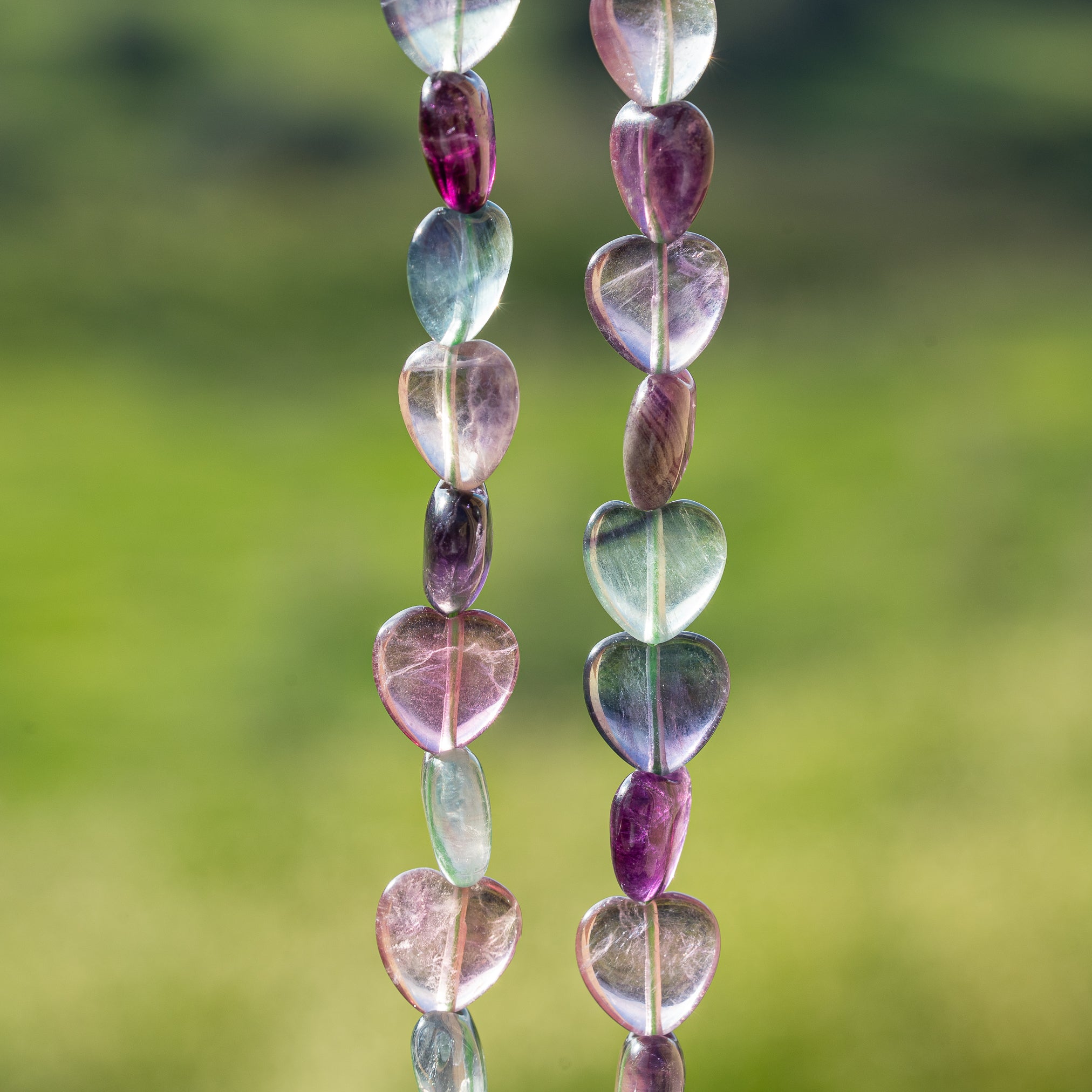 Perles coeur lisses de Fluorite multicolore de env 12,5 mm ( lot de 4 )