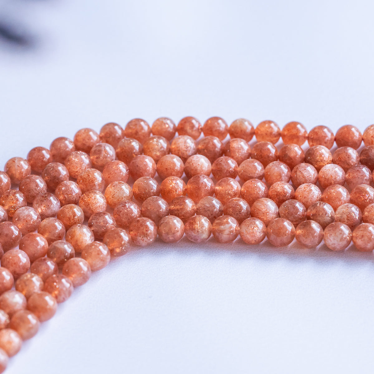 Perles rondes lisses de Pierre de soleil extra de 7 mm ( lot de 6 perles ou 1/2 rang )