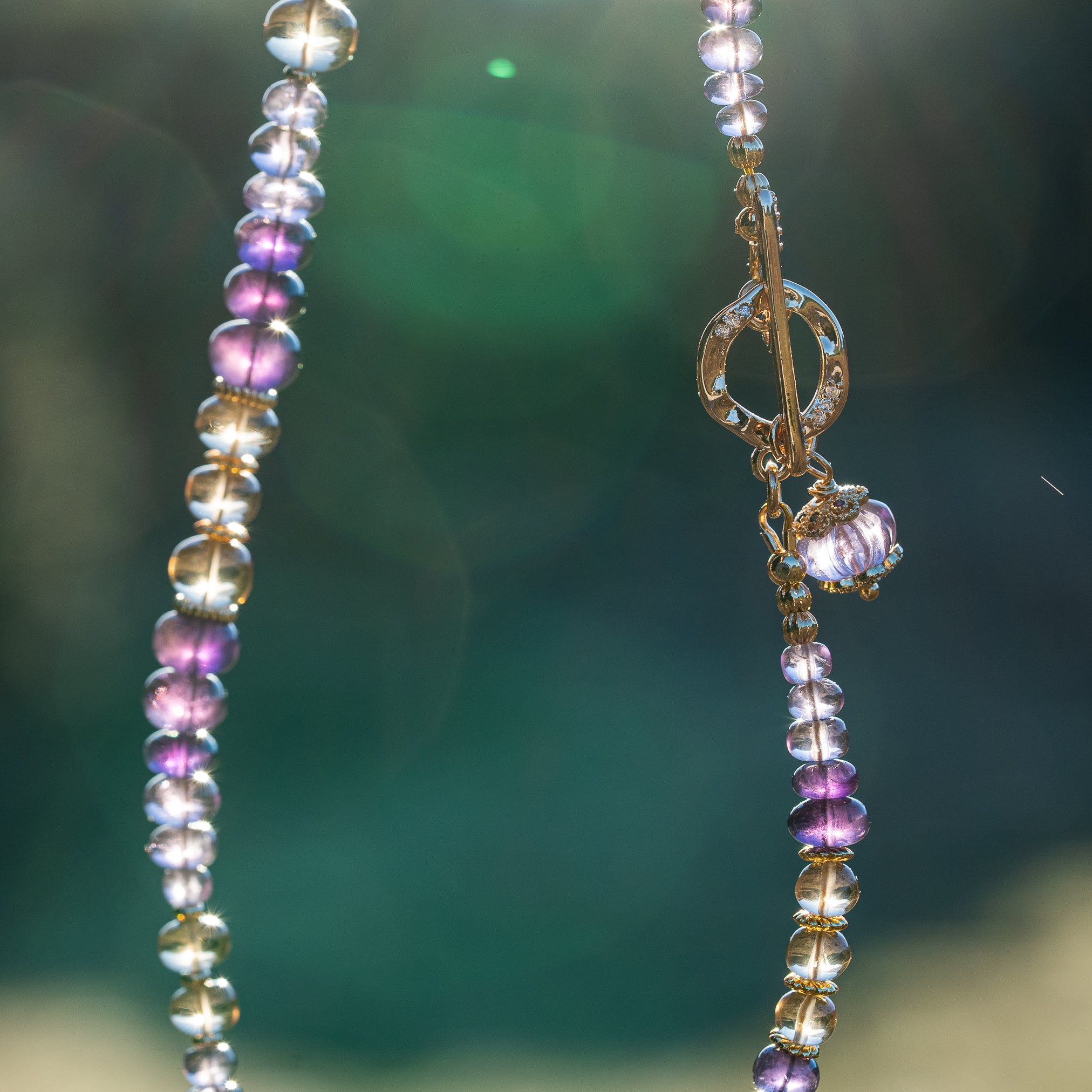 Collier lumineux en Citrine naturelle et Améthyste et laiton plaqué or 18k de 50 cm