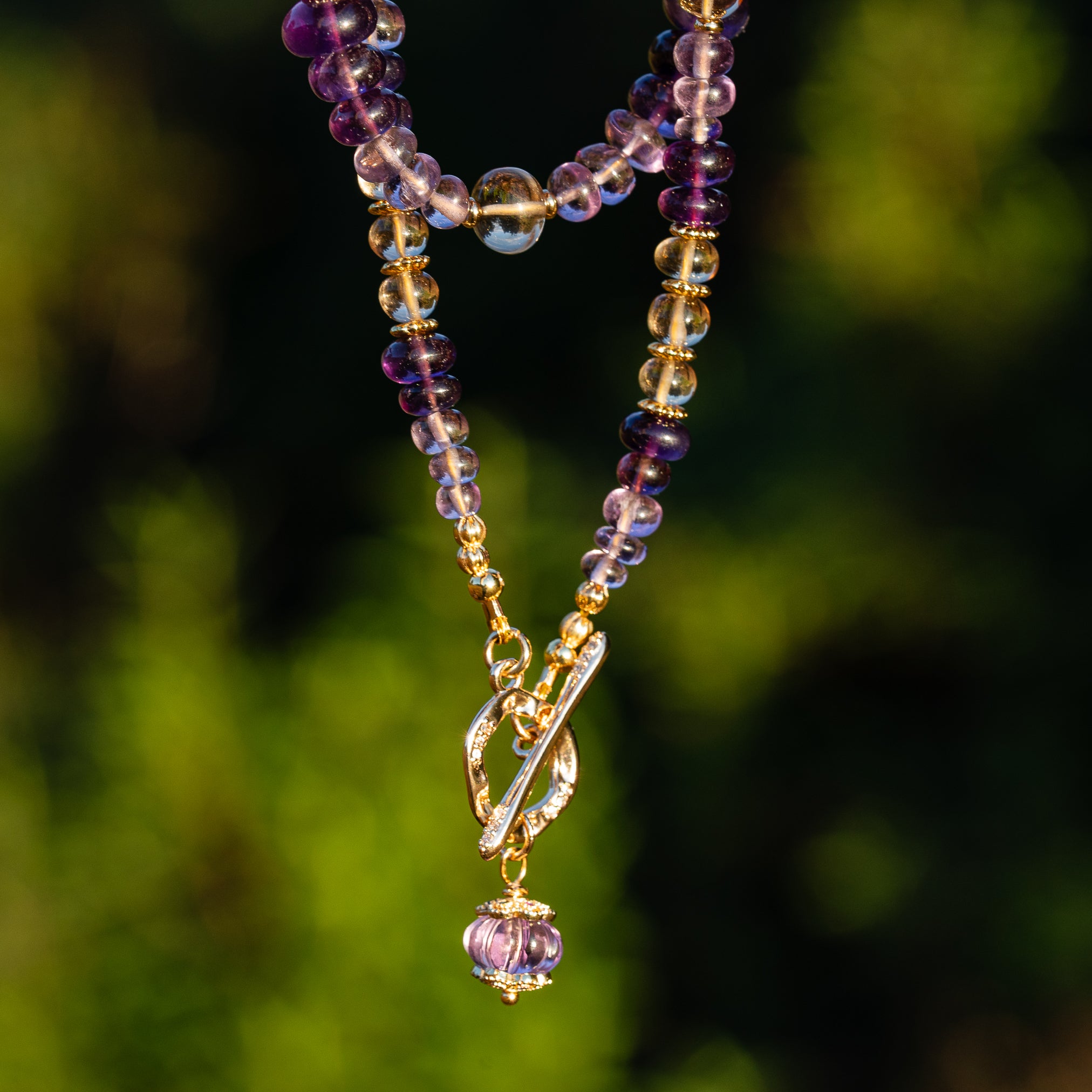 Collier lumineux en Citrine naturelle et Améthyste et laiton plaqué or 18k de 50 cm