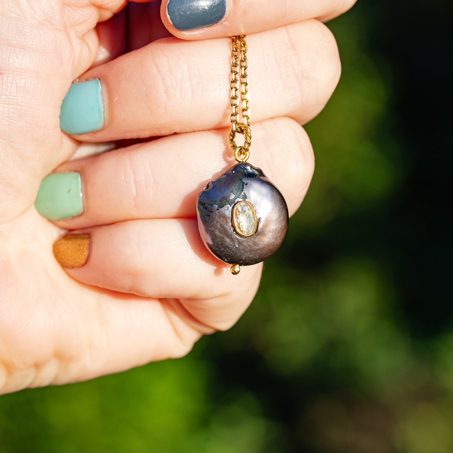 Les charms  &quot; Nidhih &quot; en perles d&