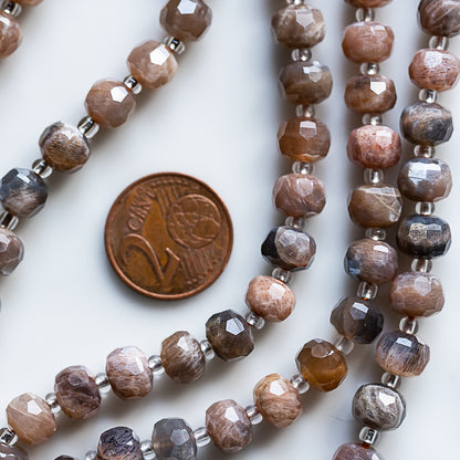 Perles rondelles facettes de pierre de soleil noire de 8 x 5,5 mm ( 1/2 rang de env 24 perles )