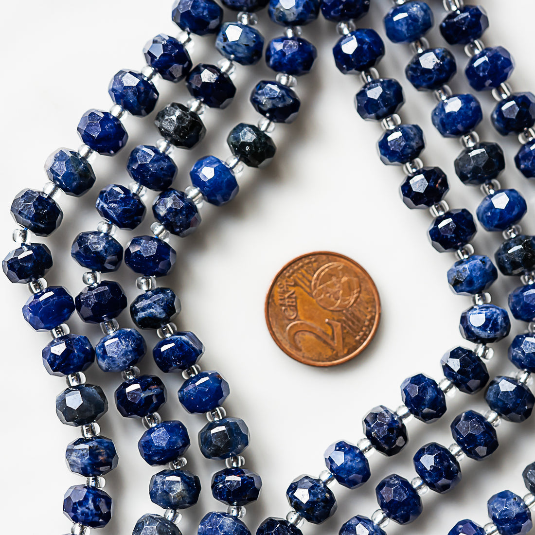 Perles rondelles facettes de Sodalite de 8 x 6 mm ( 1/2 rang de env 23/24 perles )