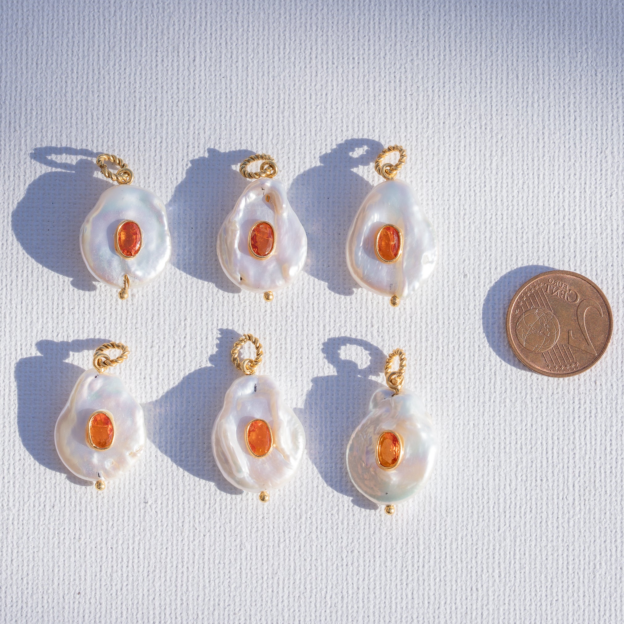 Les charms  &quot; Nidhih &quot; en perles d&