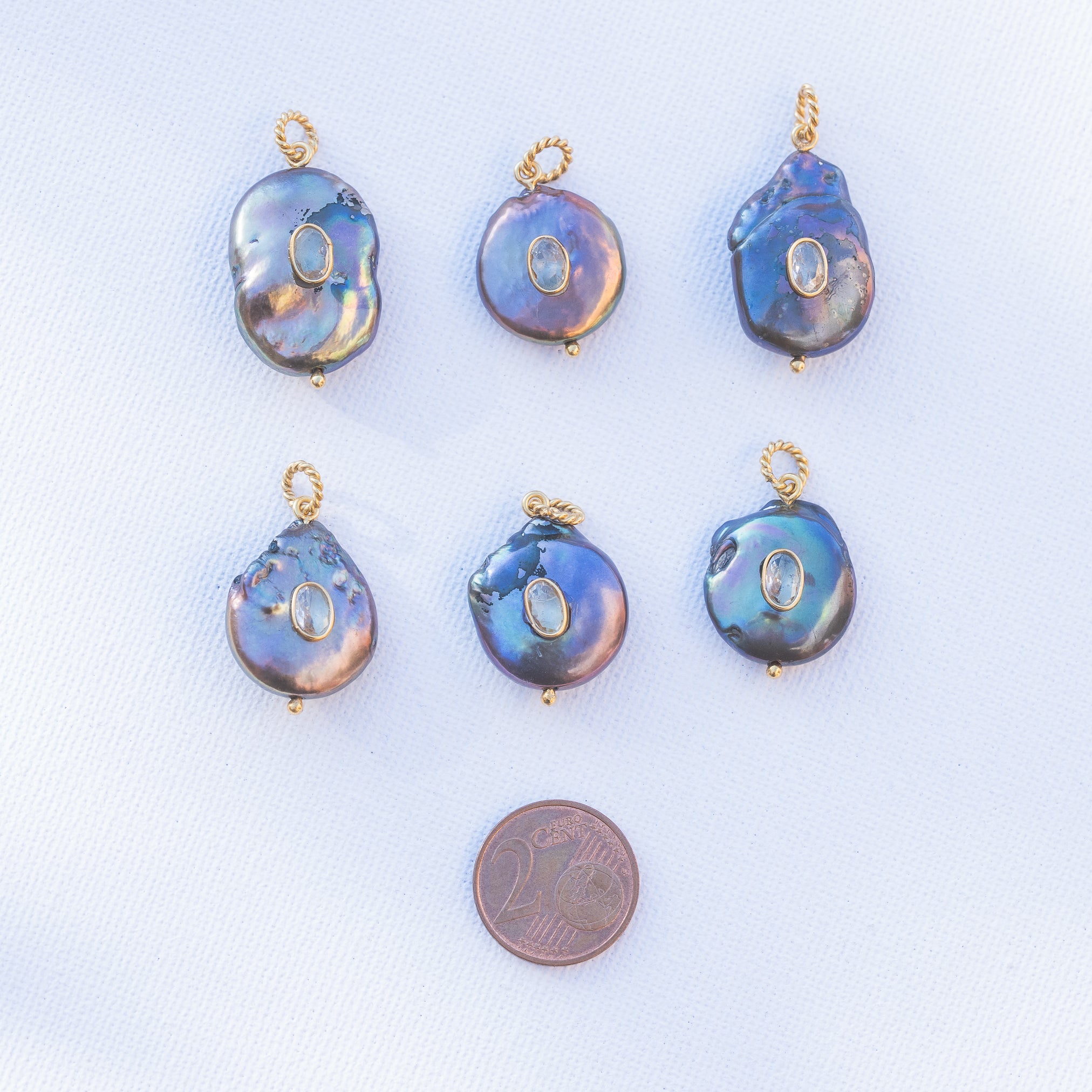 Les charms  &quot; Nidhih &quot; en perles d&