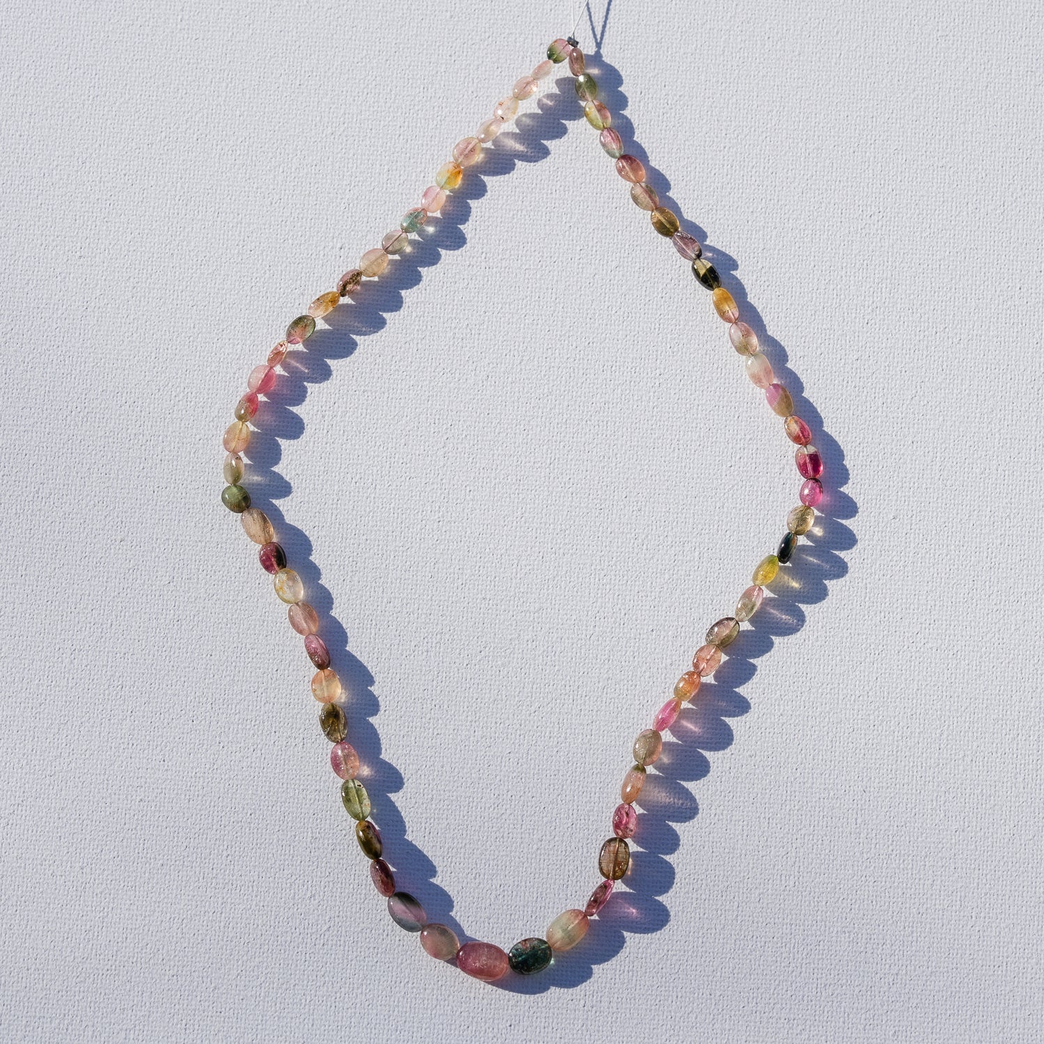 Fil de 43 cm de perles ovales lisses de Tourmaline multicolore &quot; qualité wouah &quot; 🌈 de 5/9,5 mm ( fil 1 )