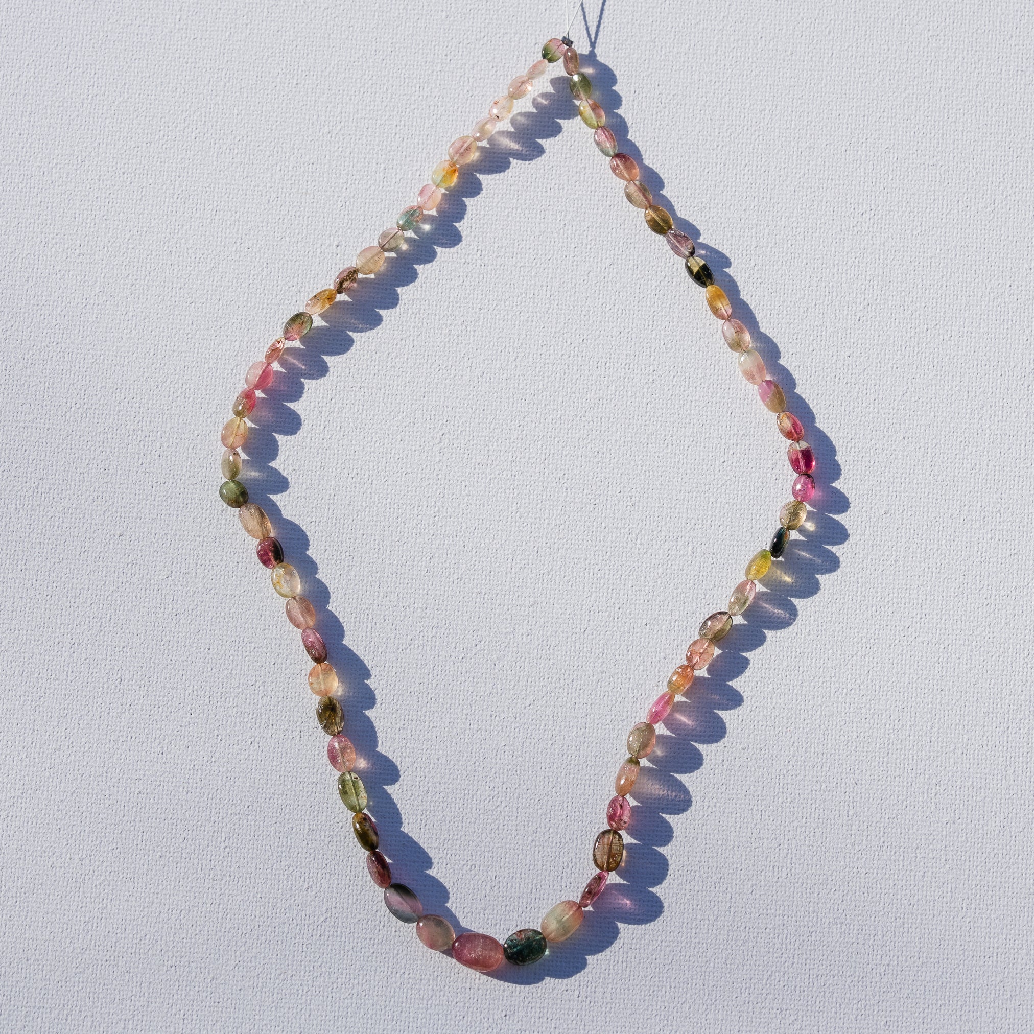 Fil de 43 cm de perles ovales lisses de Tourmaline multicolore &quot; qualité wouah &quot; 🌈 de 5/9,5 mm ( fil 1 )