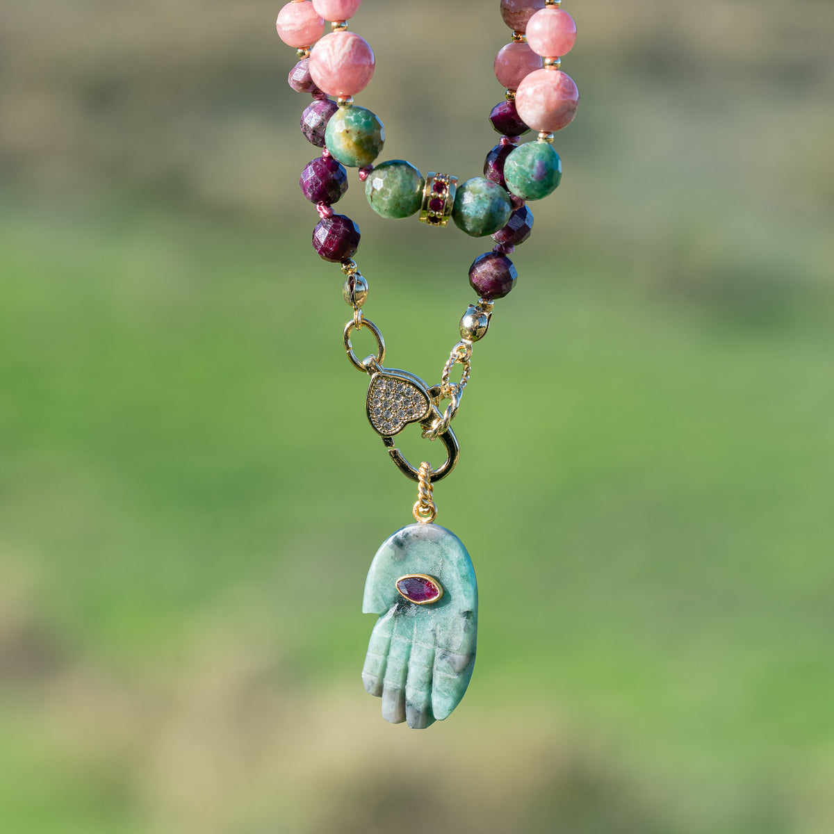 Kit collier noué " love" 🩷 en Rubis, Rhodochrosite et Rubis dans Fuchite, à vous de créer ! ✨