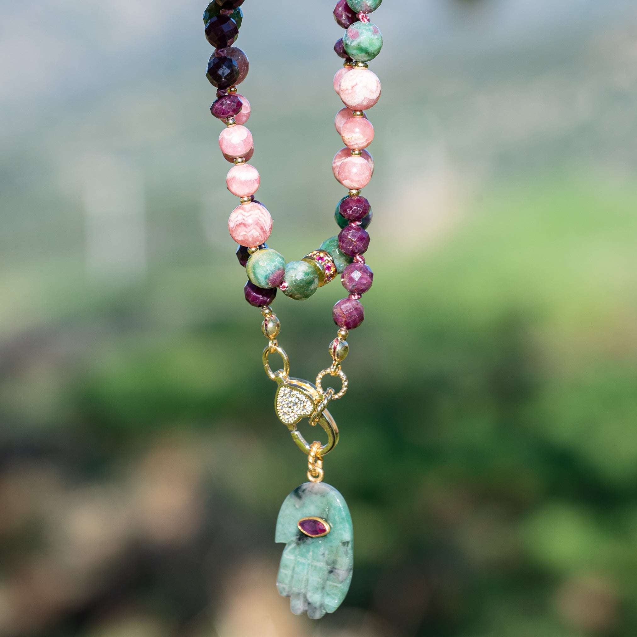 Kit collier noué &quot; love&quot; 🩷 en Rubis, Rhodochrosite et Rubis dans Fuchite, à vous de créer ! ✨