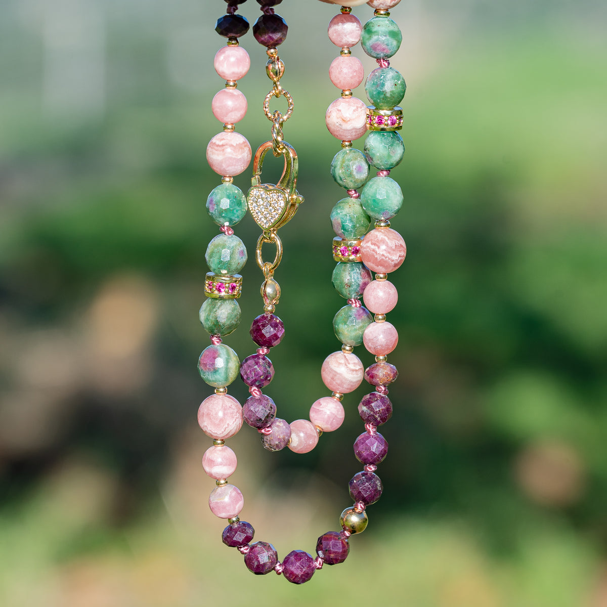 Kit collier noué " love" 🩷 en Rubis, Rhodochrosite et Rubis dans Fuchite, à vous de créer ! ✨