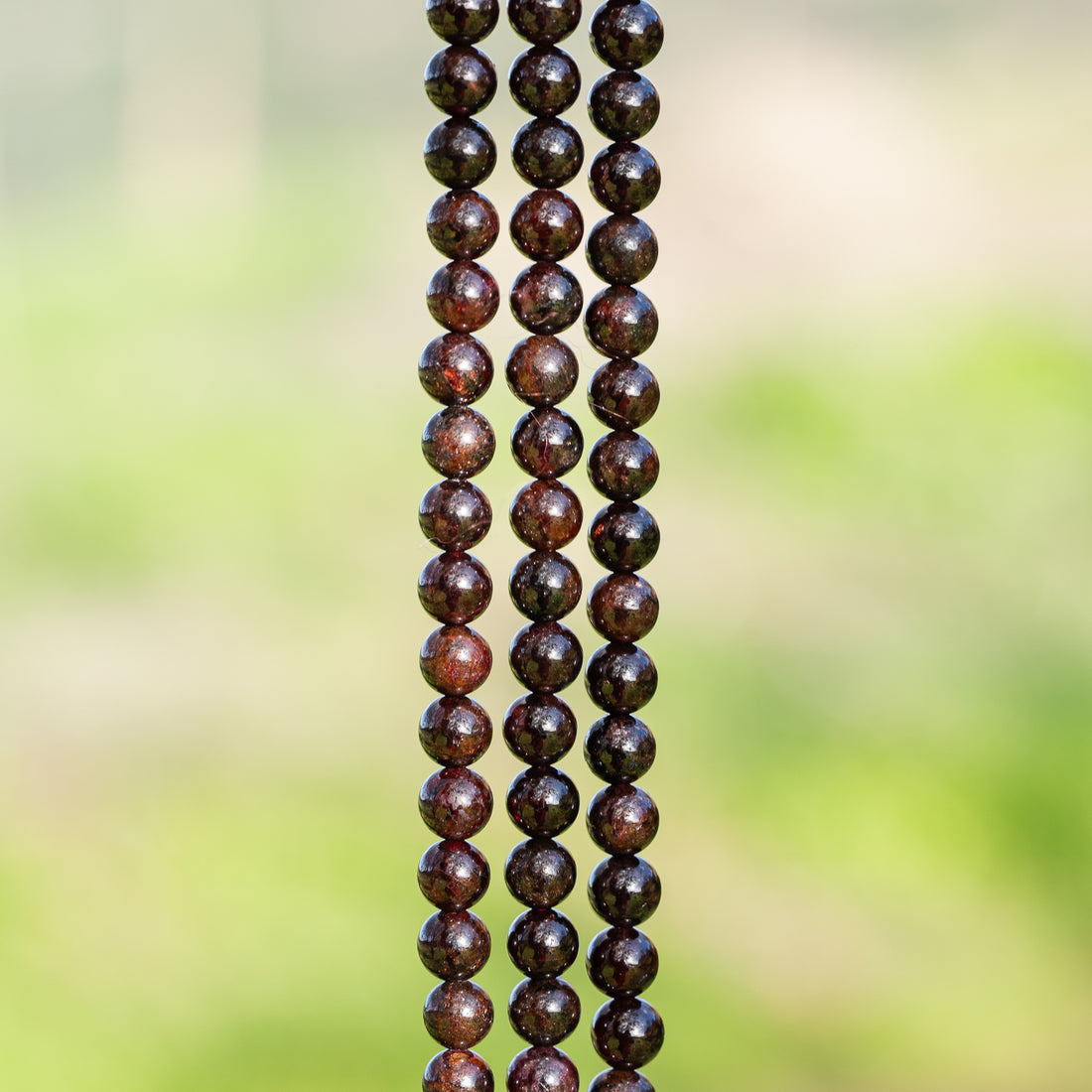 Perles rondes lisses de Grenat almandin de 6,5 mm ( rang de env 60 perles )