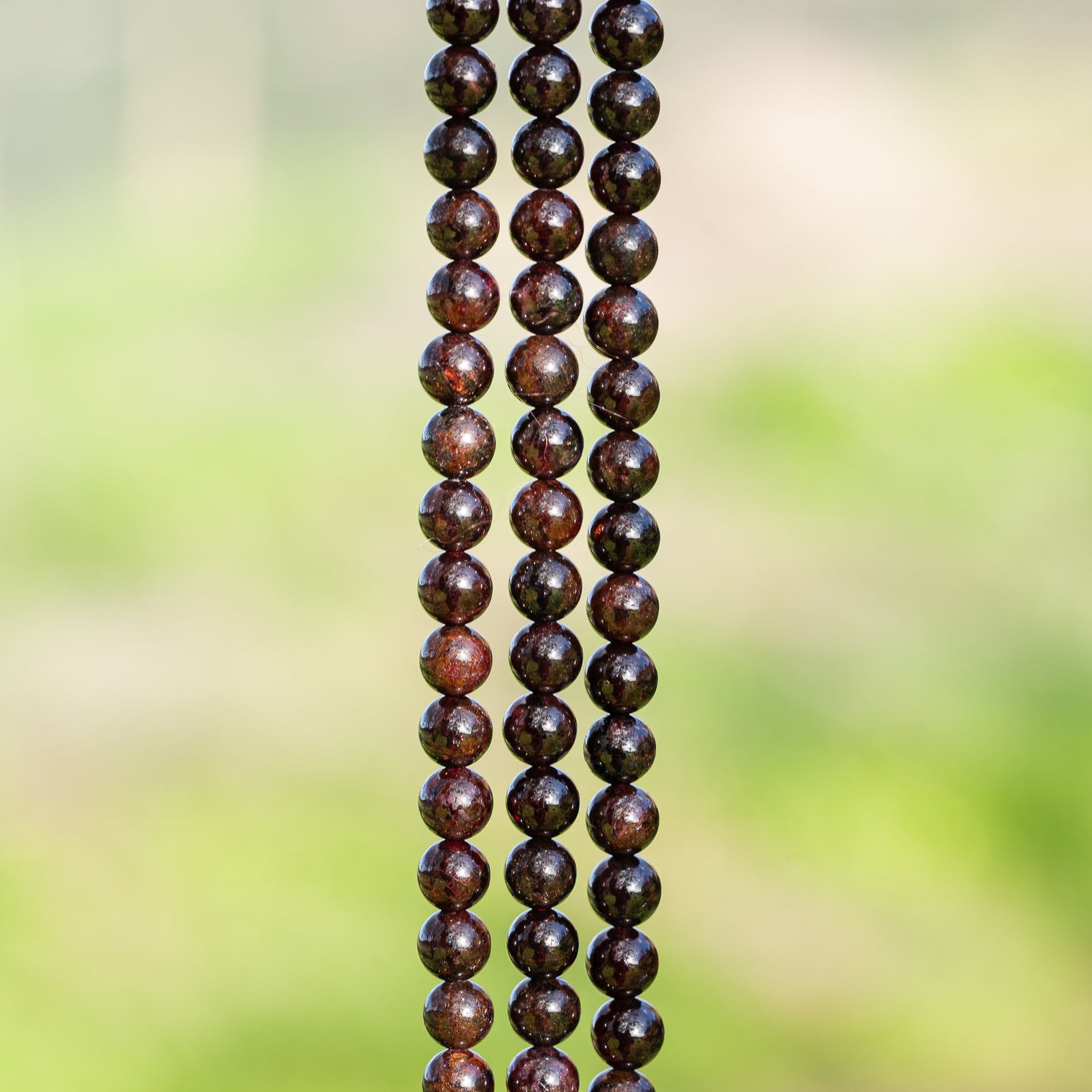 Perles rondes lisses de Grenat almandin de 6,5 mm ( rang de env 60 perles )