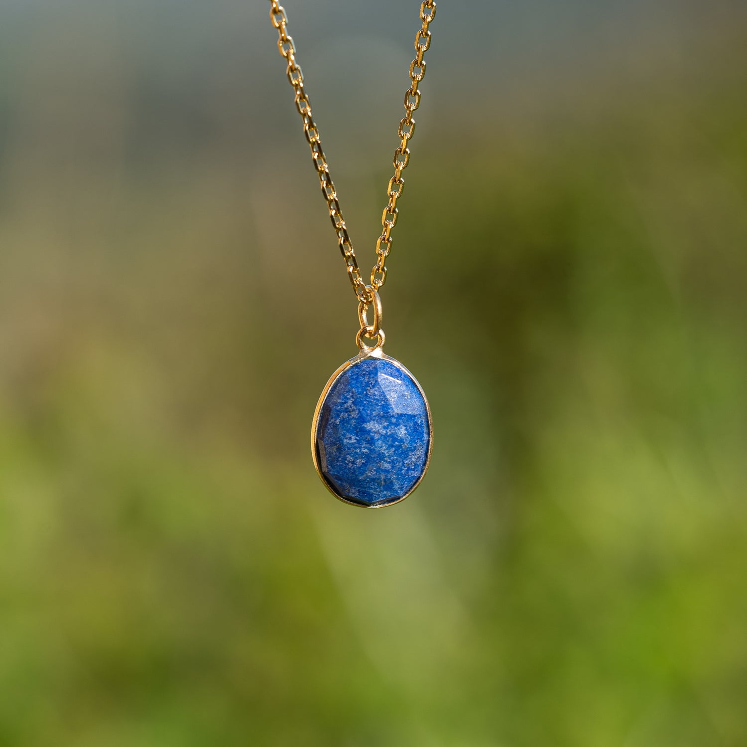 Les pendentifs &quot; Nidhih &quot; en Lapis-lazuli et argent 925 plaqué or ou argent ( à l&