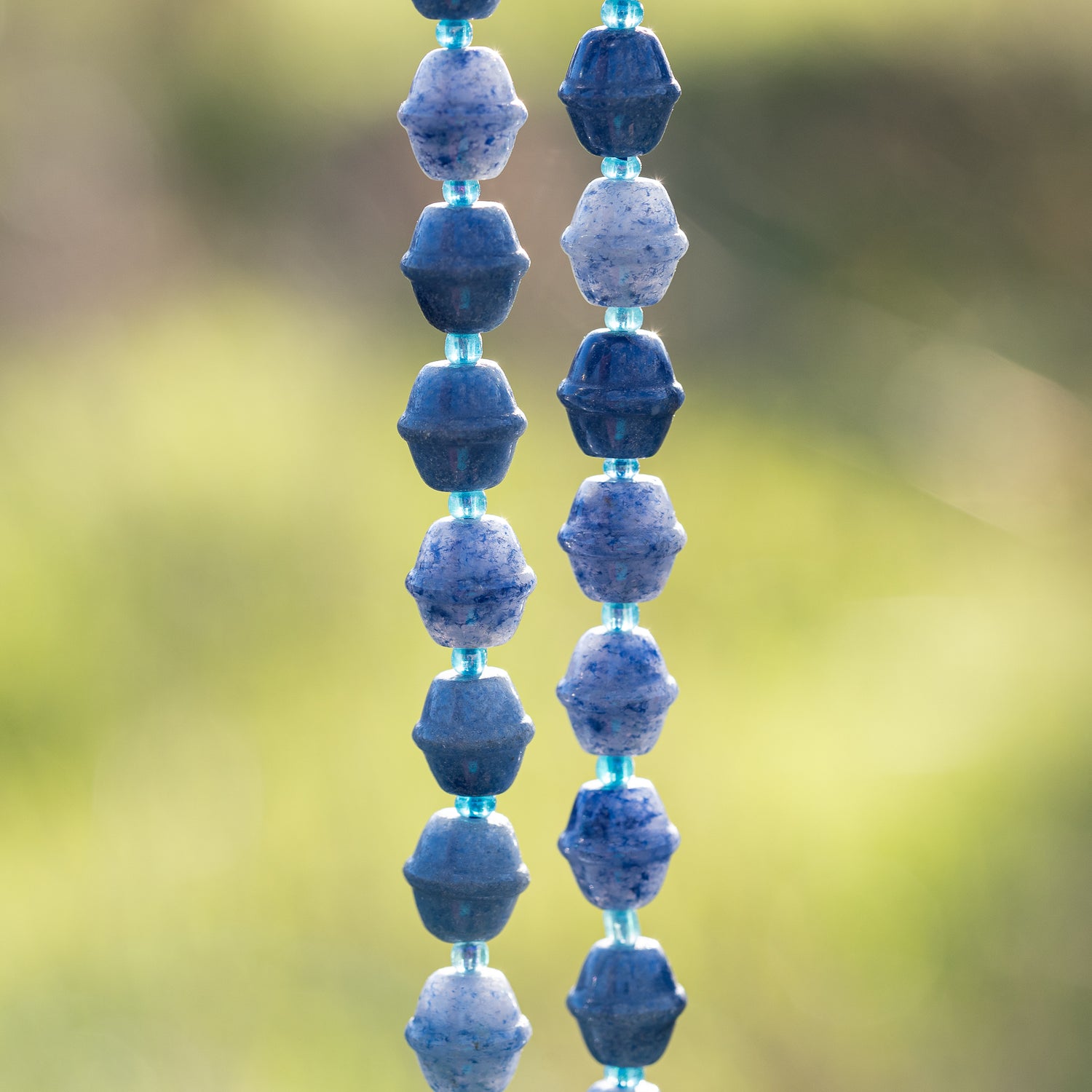 Perles " cloche " en Aventurine bleue de env 10,5 mm ( lot de 2 perles )