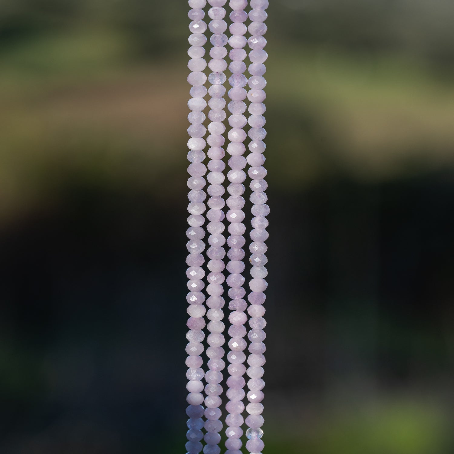 Perles rondelles facettes de Kunzite de 3,5 x 2,5 mm ( 1/2 rang de env 70 perles )