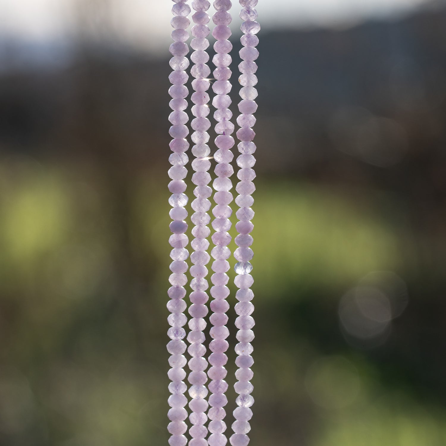 Perles rondelles facettes de Kunzite de 3,5 x 2,5 mm ( 1/2 rang de env 70 perles )