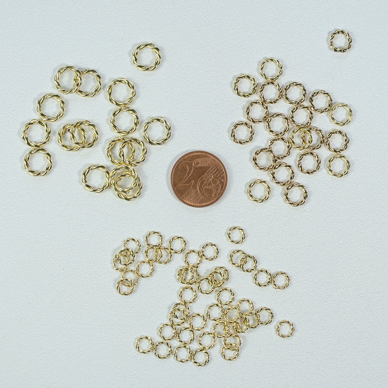 Anneaux fermés ronds torsadés en laiton plaqués or 24k ou 14k de 6, 8 ou 10 mm ( lot de 2 )