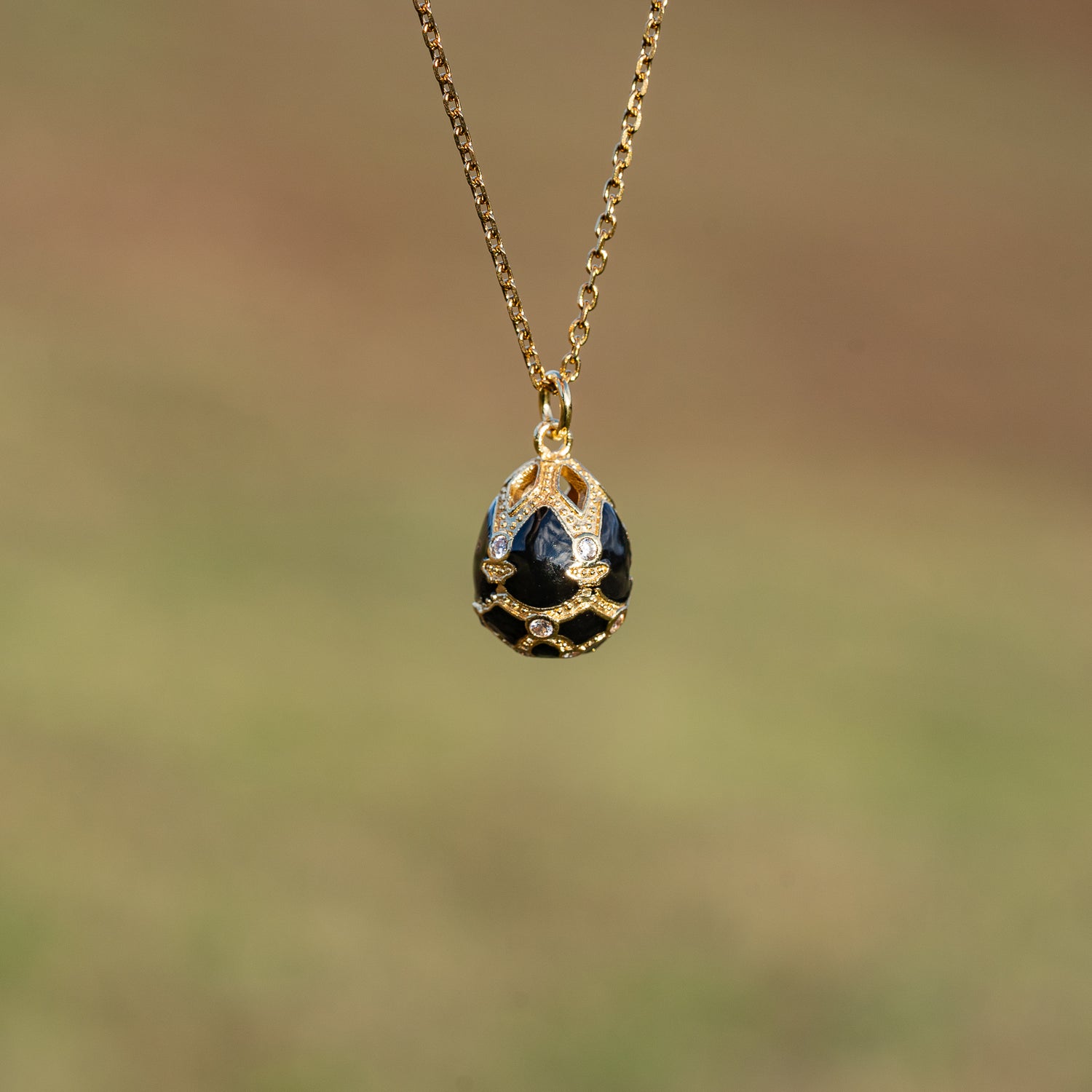 Breloques oeufs émaillées en laiton plaqué or 18K et zirconium de 21 mm couleur au choix ( à l&