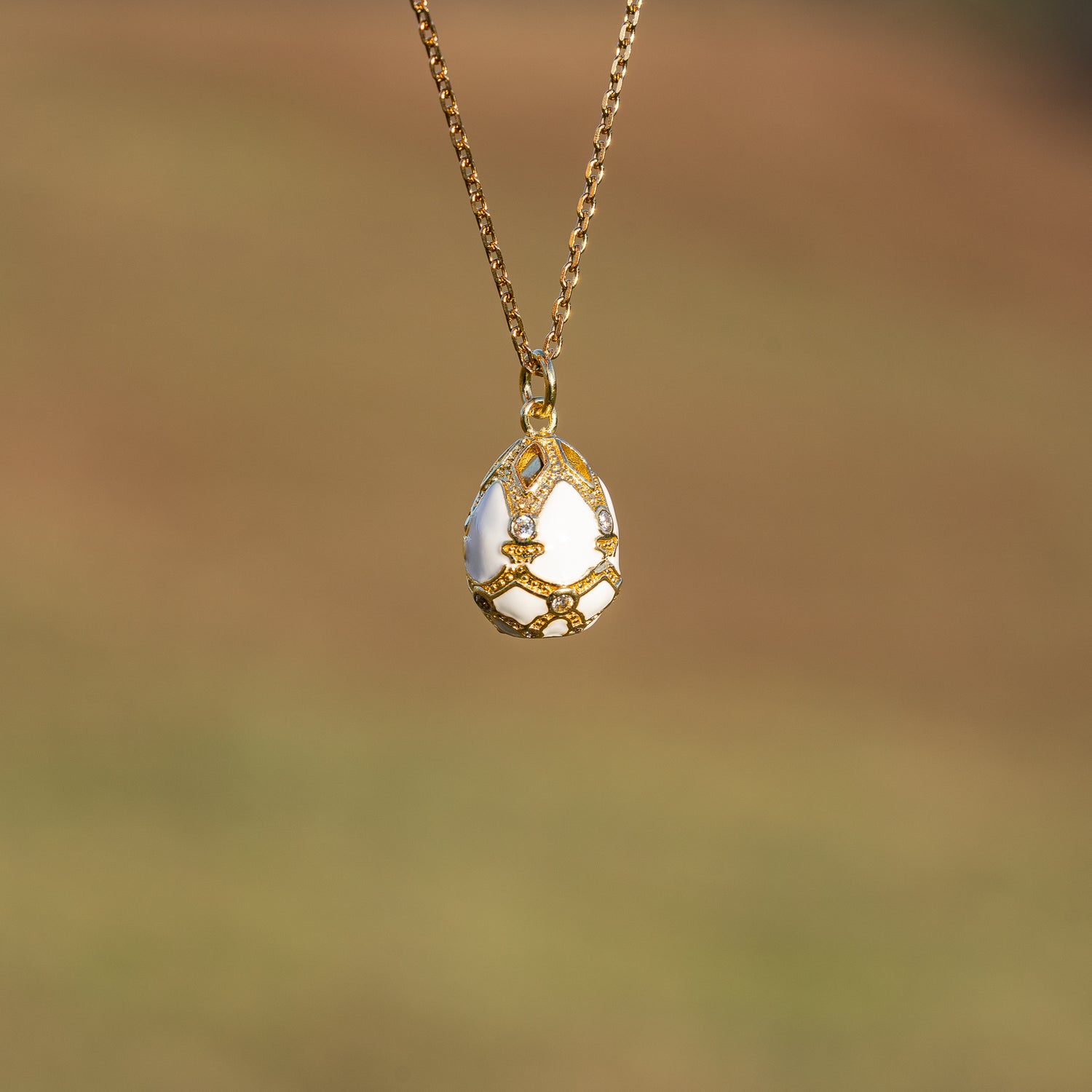 Breloques oeufs émaillées en laiton plaqué or 18K et zirconium de 21 mm couleur au choix ( à l&